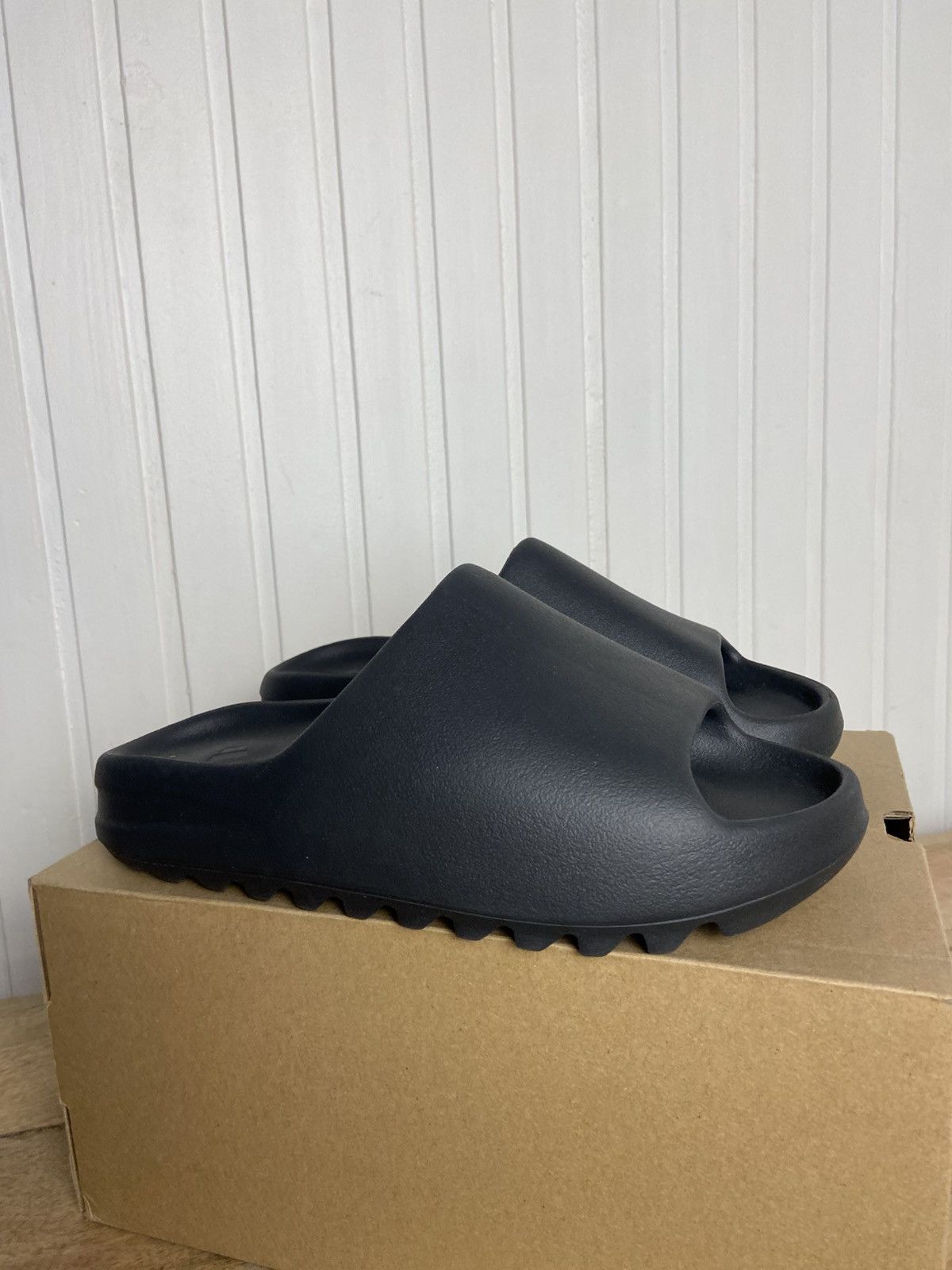 Adidas New adidas Yezzy Slide "Onyx" size us8 Size US 8 / EU 41 - 3 Thumbnail