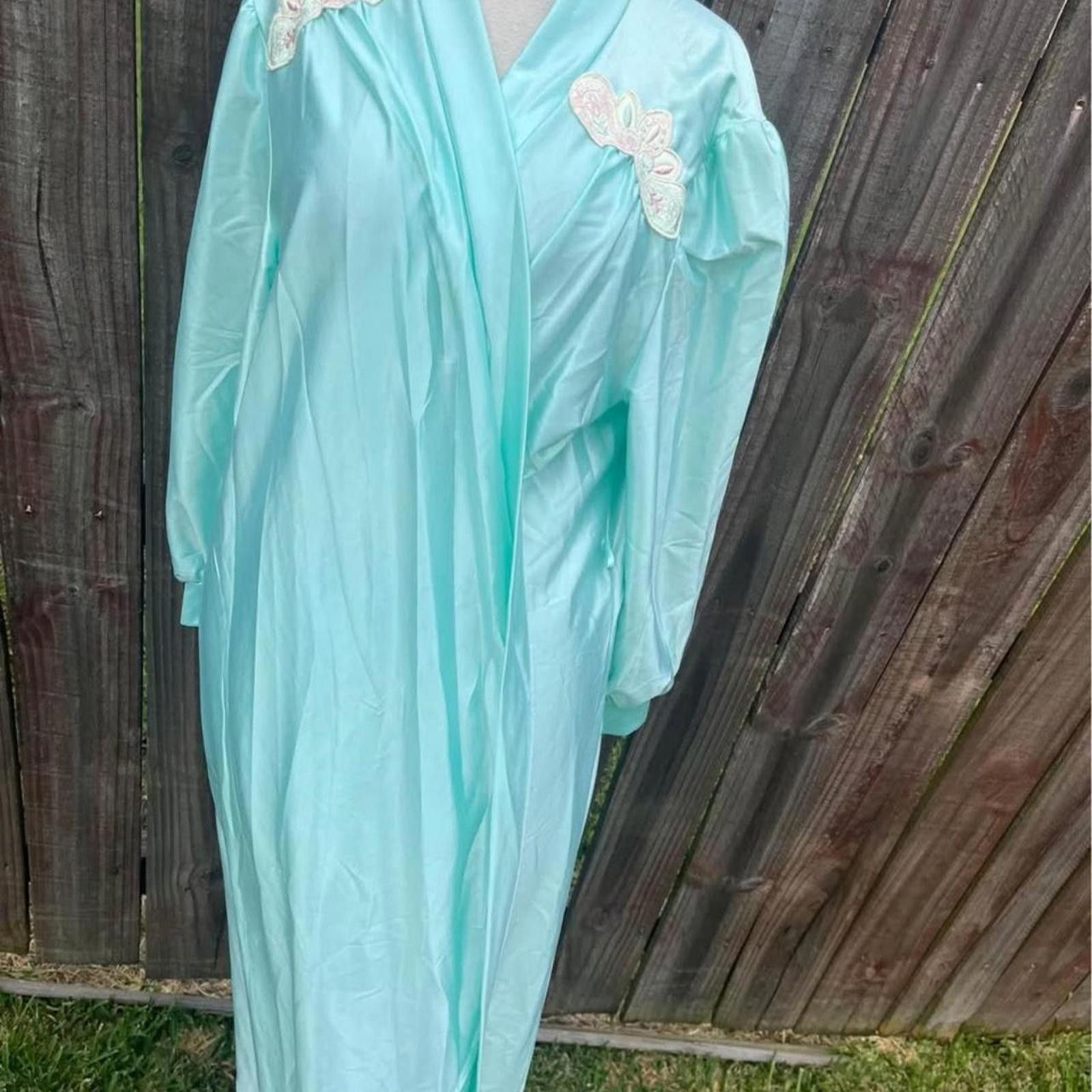 Other Blue vintage 80s robe with flower details robe Size ONE SIZE - 1 Thumbnail