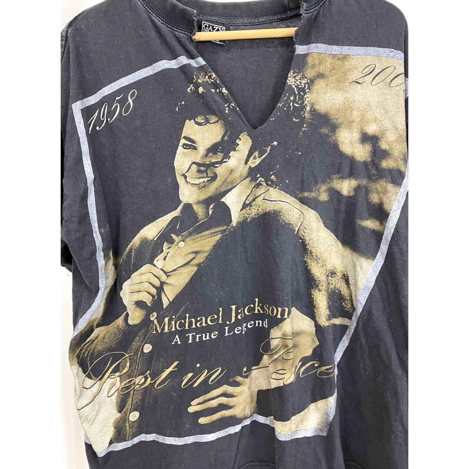 Vintage VTG Michael Jackson A True Legend Memorial Rap Tee Faded T-Shirt Size 2XL Black Mens T-Shirt 2XL Size US XXL / EU 58 / 5 - 2 Thumbnail