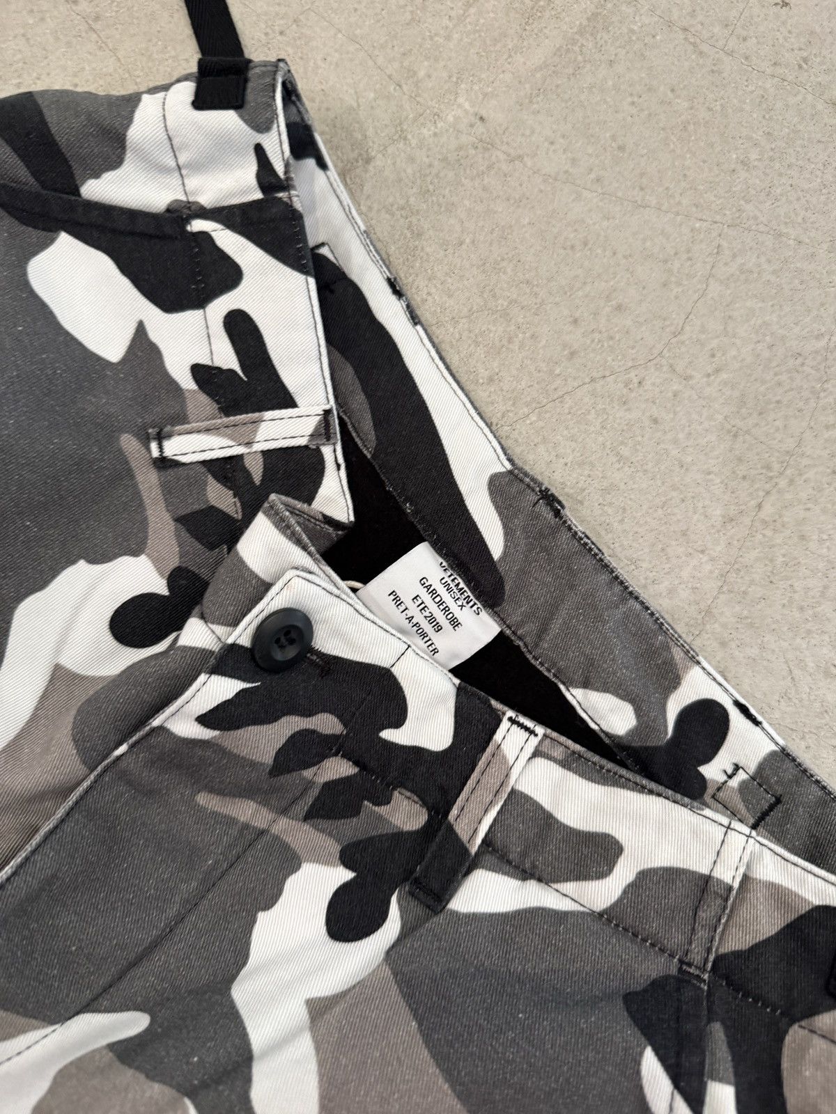 Designer × Vetements *RARE* RUNWAY VETEMENTS CAMO HYBRID CARGO PANTS SWEATS DEMNA Size US 32 / EU 48 - 14 Thumbnail
