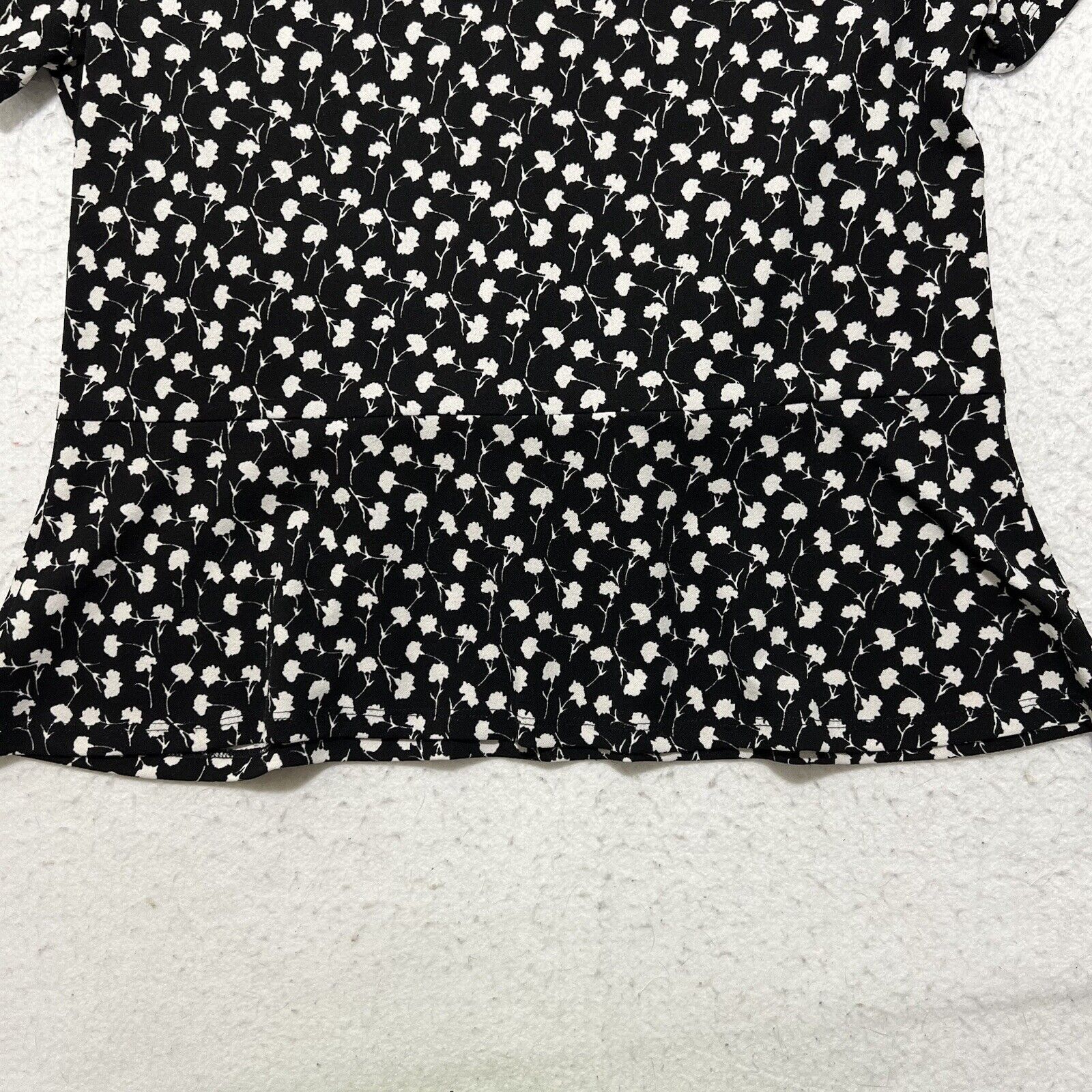 Other Talbots Large Lightweight Stretch Tie Front Floral Top Size L / US 10 / IT 46 - 11 Thumbnail