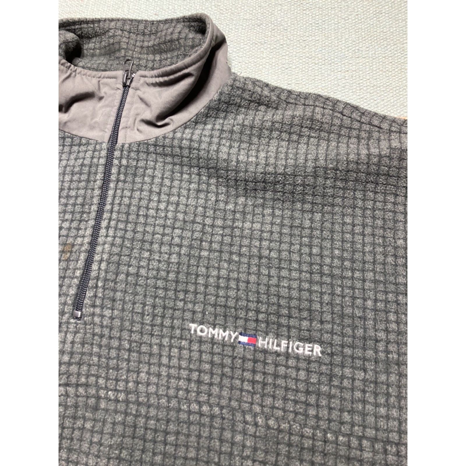 Tommy Hilfiger VINTAGE Tommy Hilfiger 1/4 Zip Gridded Fleece Pullover Sweater Sweatshirt Gray XL Mens Size US XL / EU 56 / 4 - 4 Thumbnail