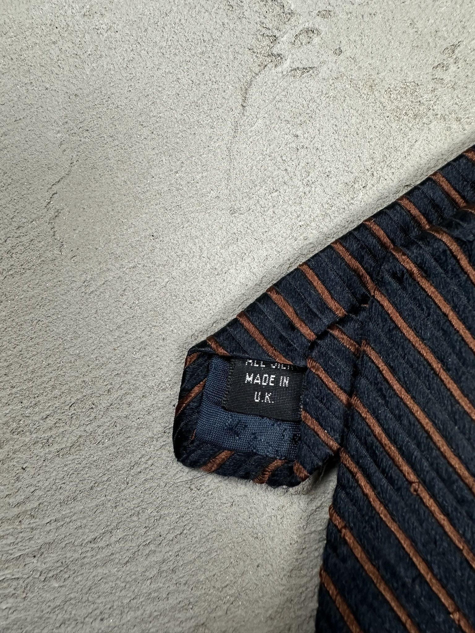 Aquascutum × Designer Vintage Aquascutum Silk Stripped Luxury Tie Size ONE SIZE - 5 Thumbnail