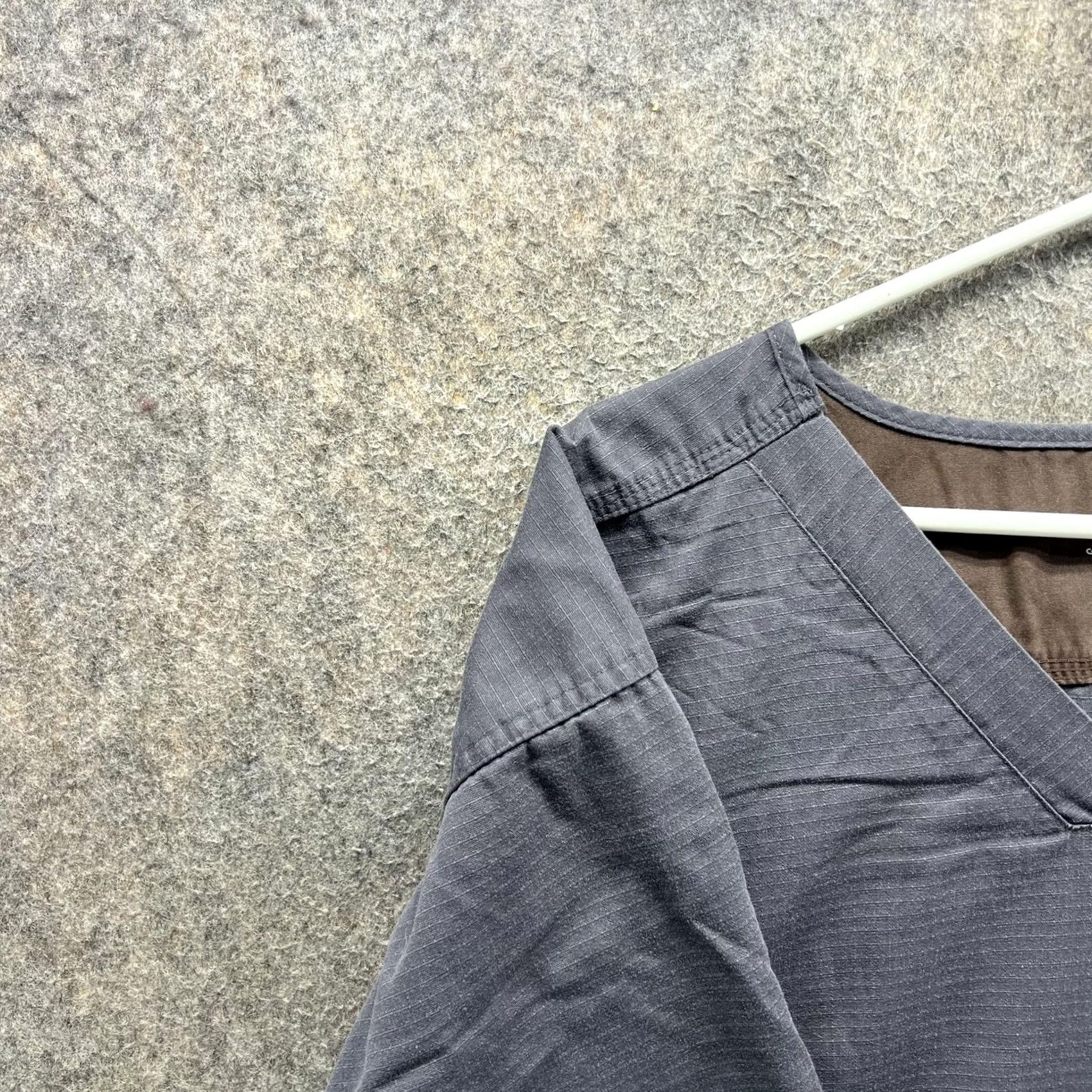 Carhartt Carhartt Shirt Mens 2X Gray V Neck Ripstop Pocket Scrub Top Workwear Utility Shirt Mens 2X Gray V-Neck Ripstop Pocket Scrub Top Workwear Size US XXL / EU 58 / 5 - 3 Thumbnail