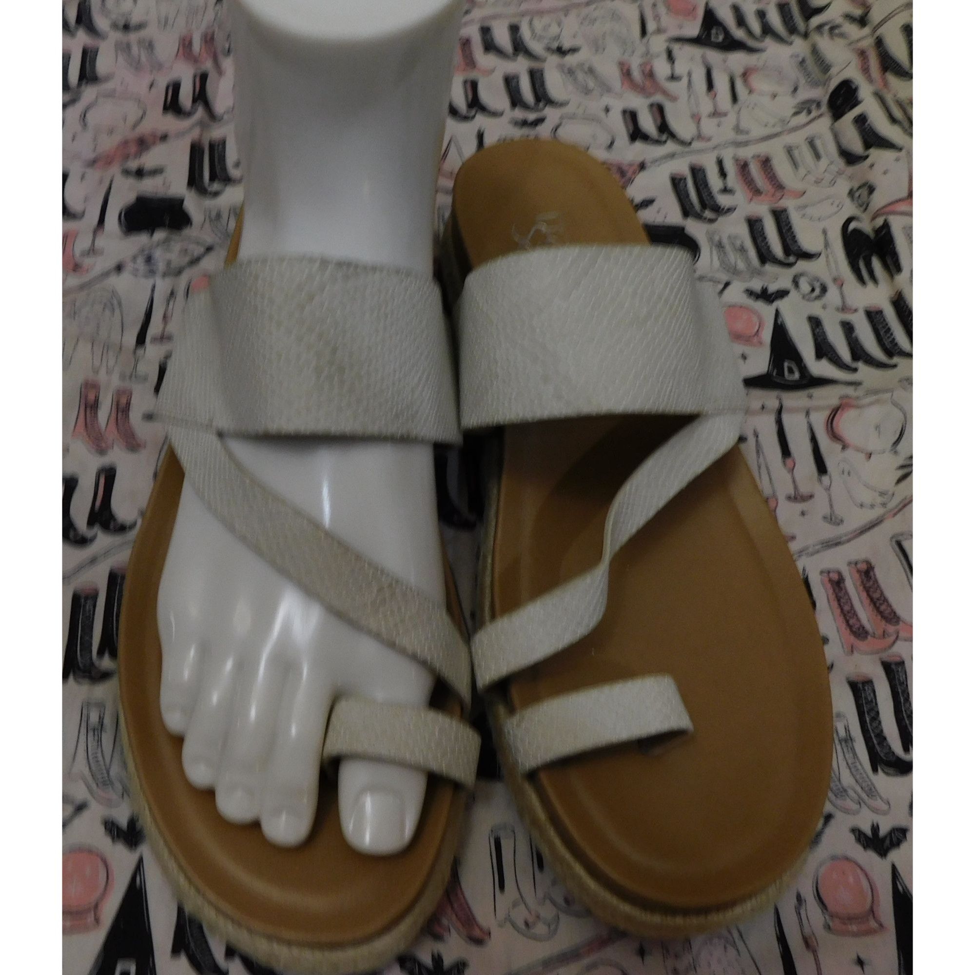 Franco Sarto Franco Sarto White Brealyn Sandals/Slides Size US 7.5 / IT 37.5 - 1 Thumbnail