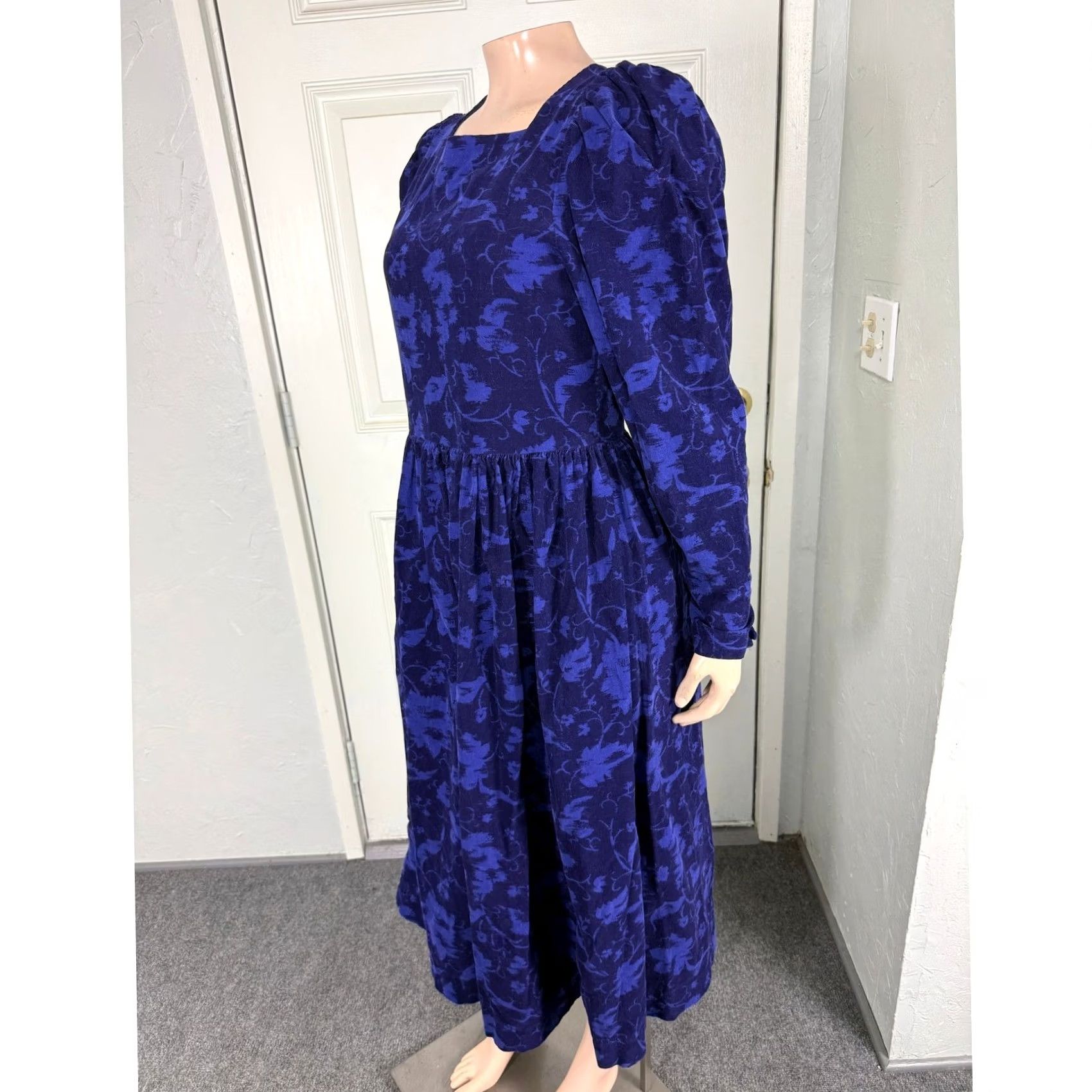 Laura Ashley VINTAGE Laura Ashley Dress Womens Corduroy Cotton Floral Pockets Long sleeve XS Blue 1980s Casual Girls/ Womens Size XS / US 0-2 / IT 36-38 - 3 Thumbnail