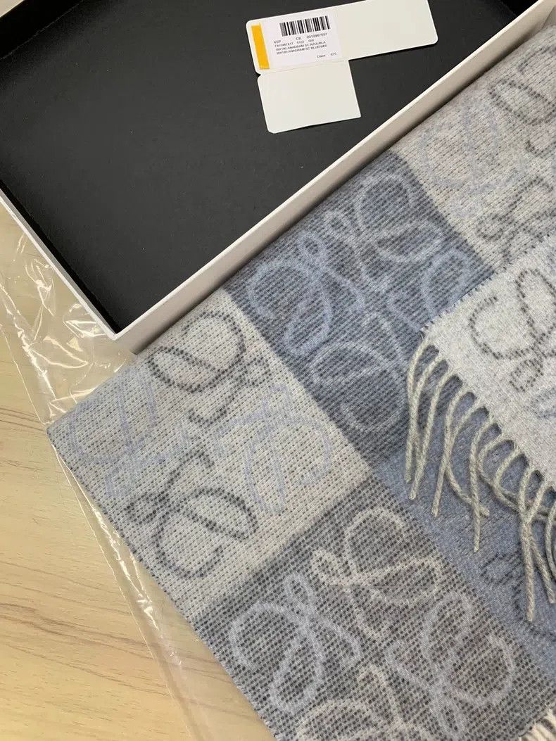 Loewe Loewe Anagram Warm and Comfortable Wool Fleece Scarf, Wome Size ONE SIZE - 2 Thumbnail