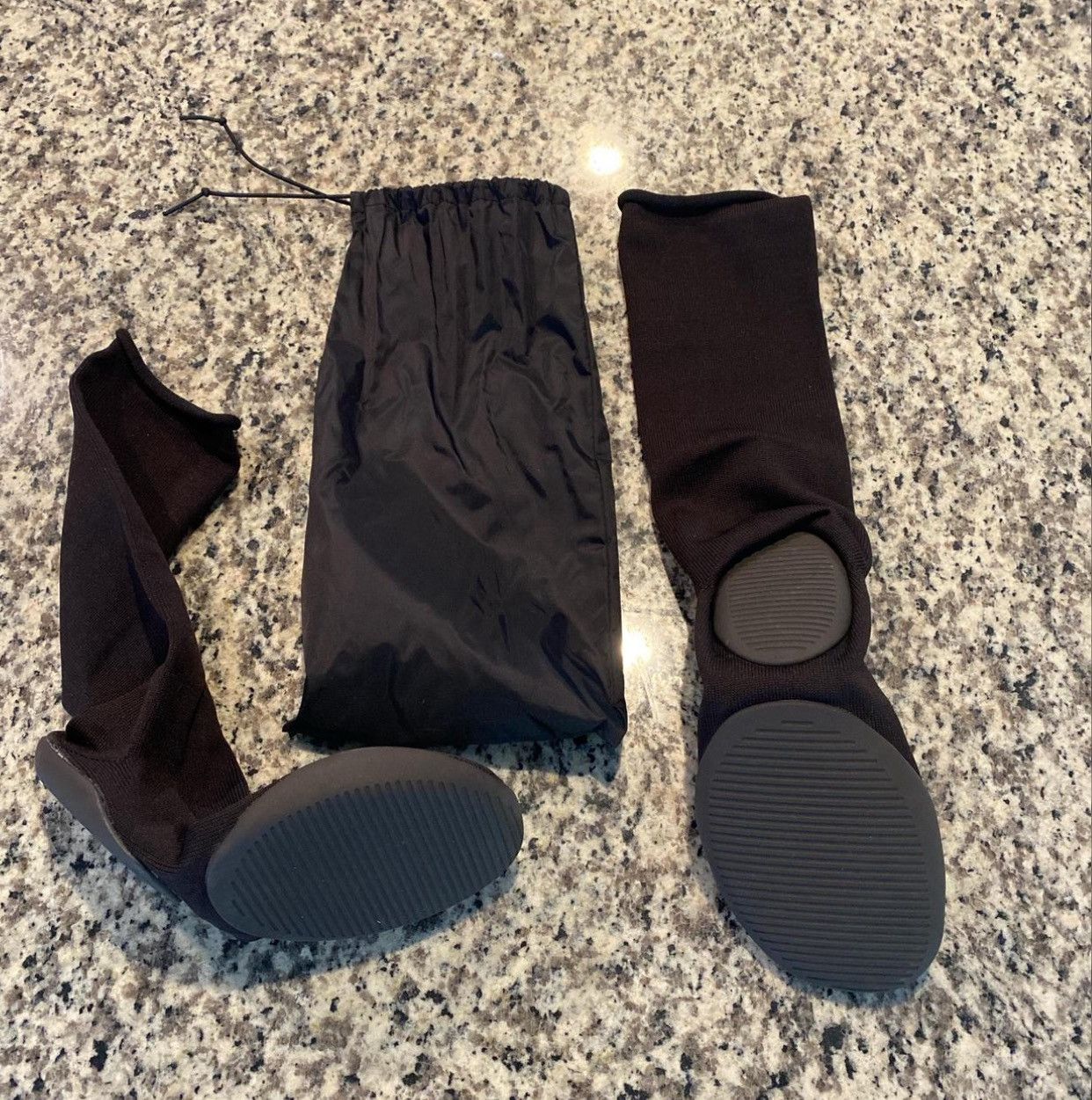 Yeezy Yeezy Pods Size US 9.5 / EU 42-43 - 2 Thumbnail
