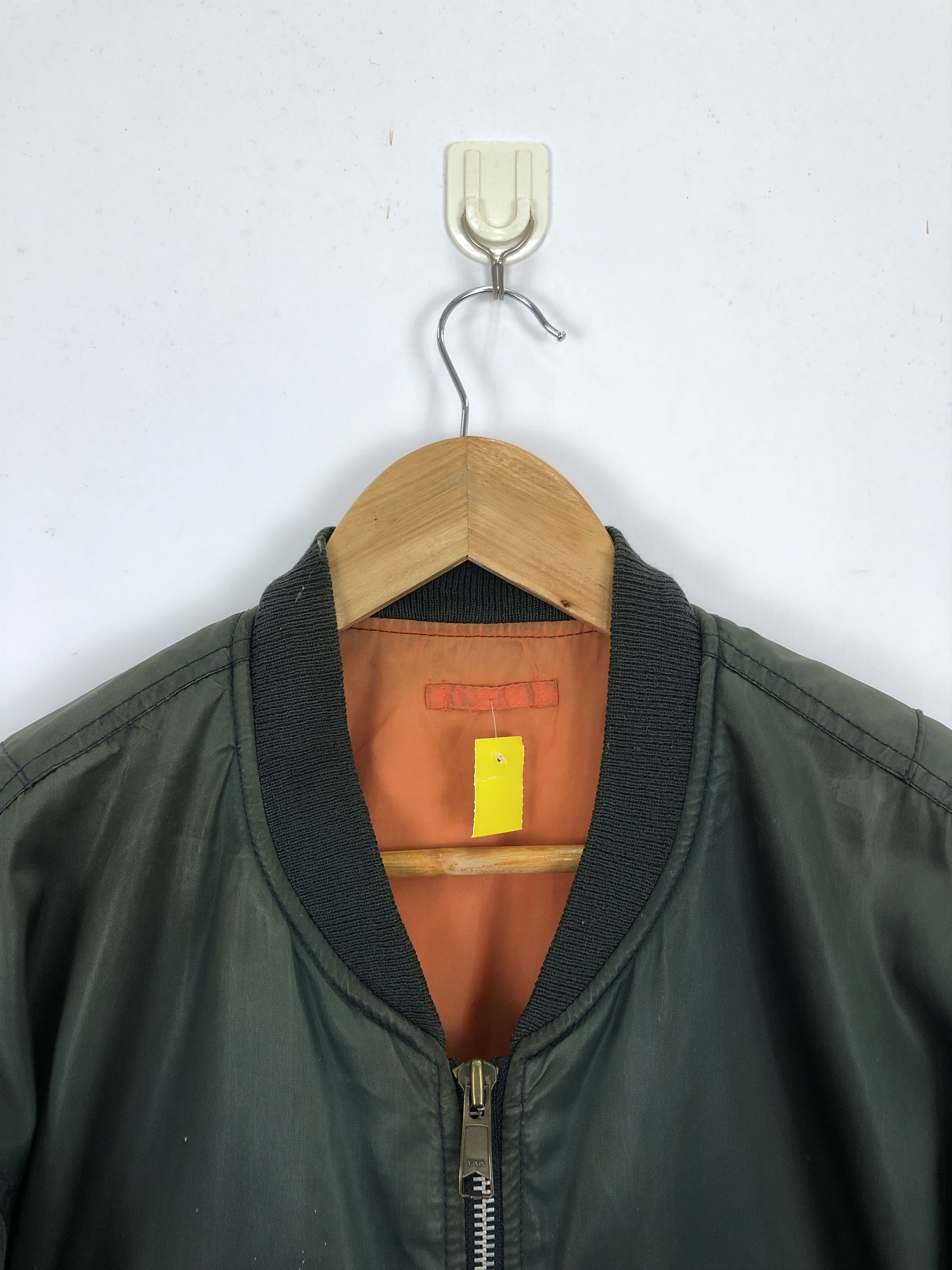 Japanese Brand Vintage Uniqlo Sun Faded Bomber Jacket Trashed J1662 Size US L / EU 52-54 / 3 - 6 Thumbnail