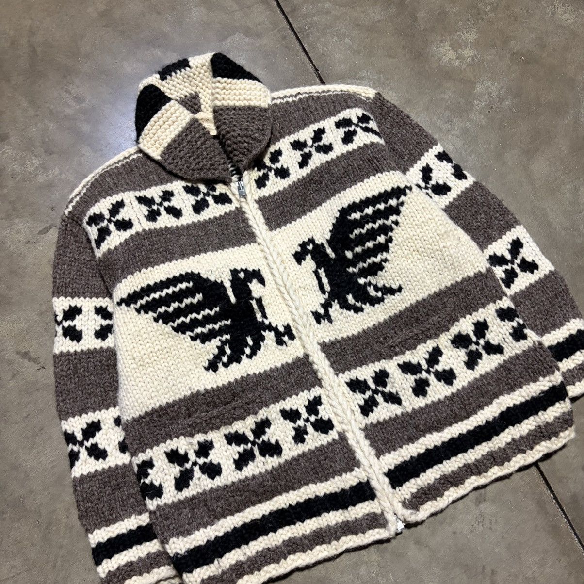 Vintage Vintage Cowichan Cardigan Sweater Eagle Thunderbird Wool 70s Size US XL / EU 56 / 4 - 2 Thumbnail