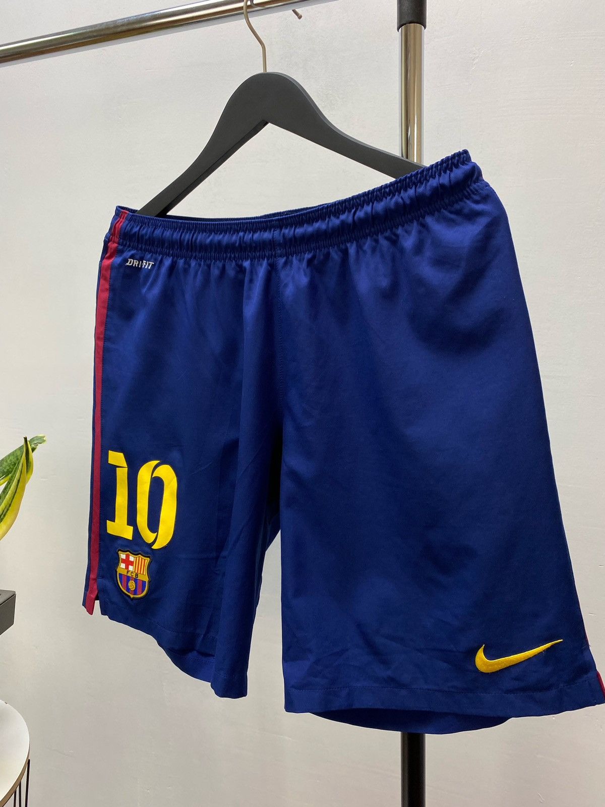 Nike 10# Messi Barcelona Nike Soccer Shorts Size US 34 / EU 50 - 2 Thumbnail