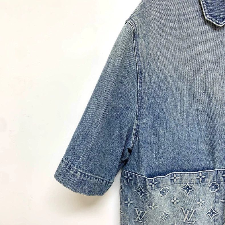 Louis Vuitton Louis Vuitton Washed blue embossed denim short sleeve shir Size US L / EU 52-54 / 3 - 5 Thumbnail