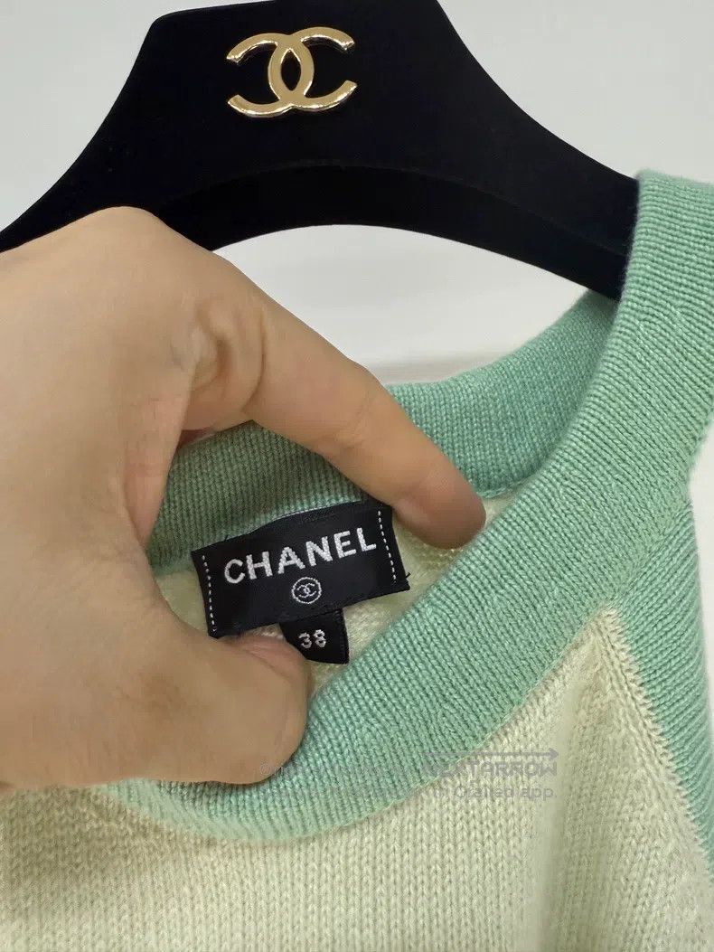 Chanel Chanel 23S Green off-the-shoulder long-sleeved knitwear Size XS / US 0-2 / IT 36-38 - 4 Thumbnail