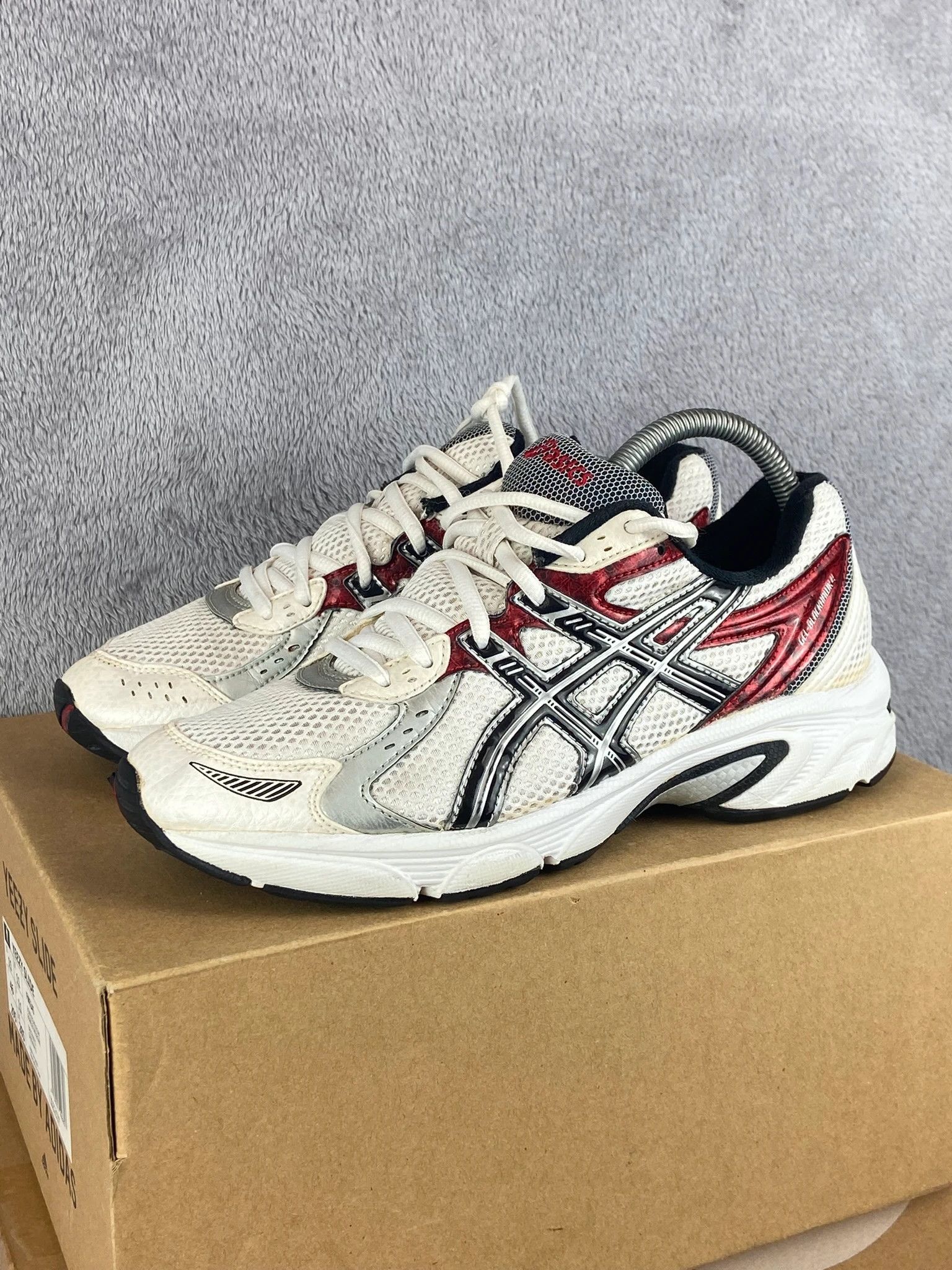 Asics Asics sneakers white red retro running vintage Size US 6.5 / EU 39-40 - 1 Thumbnail