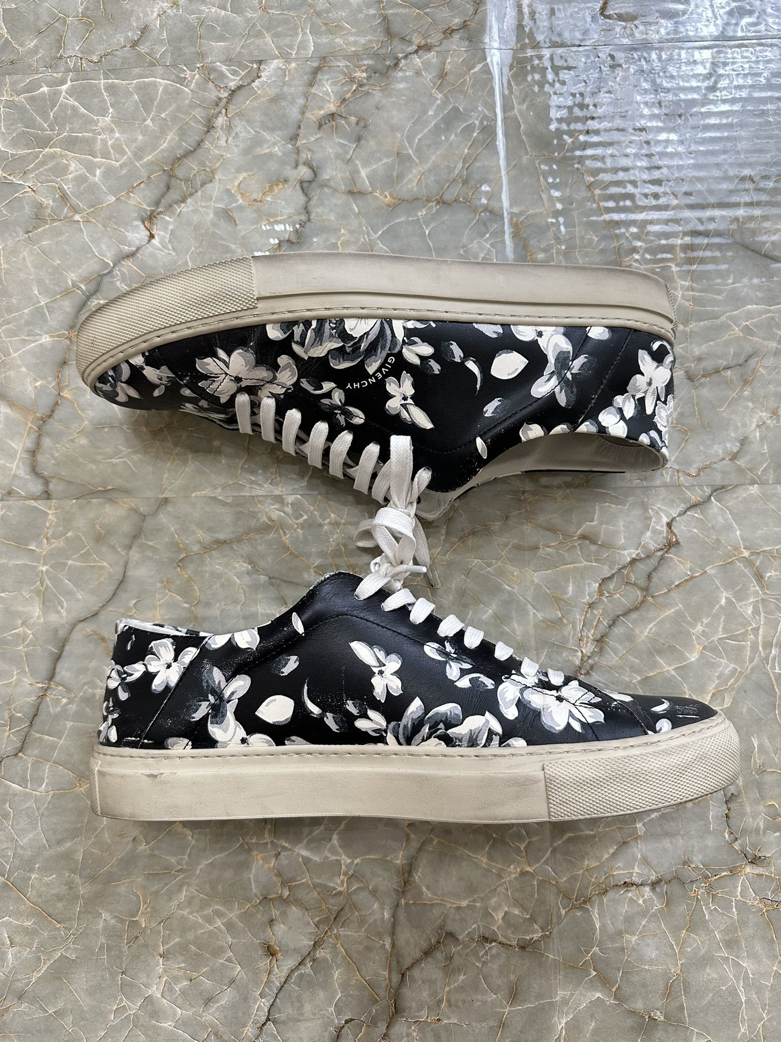 Givenchy SS18 Hydrangea Urban Street Sneakers Size US 8.5 / EU 41-42 - 4 Thumbnail