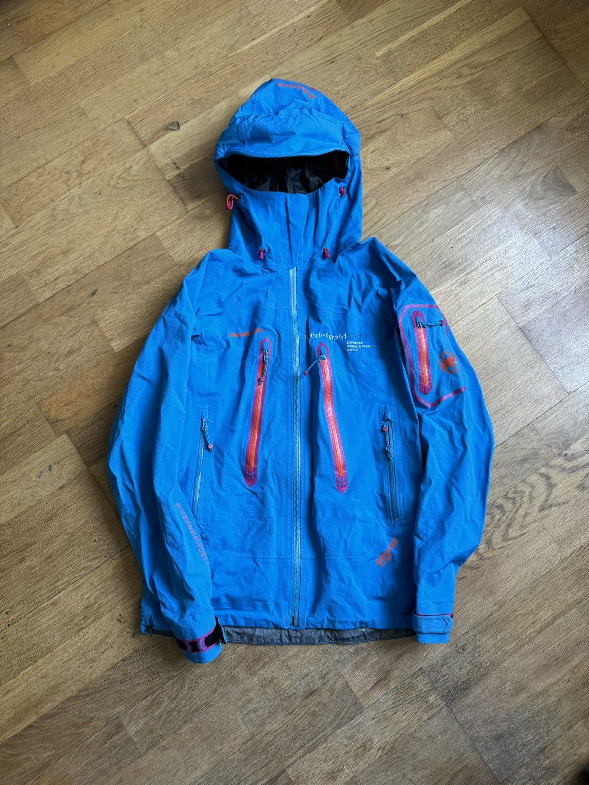 image of Goretex x Mammut Jacket Mammut Eiger Extreme Gore-Tex Pro in Blue, Women's (Size XS)