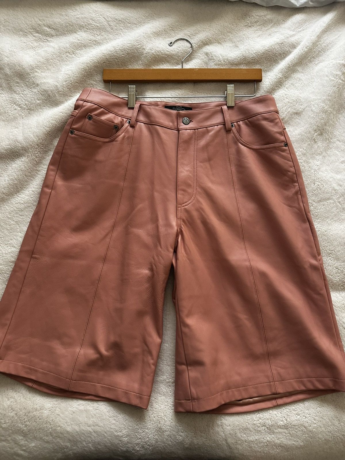 HMDD Hmdd Pink Lamb Chop Shorts Size Medium Size US 34 / EU 50 - 1 Thumbnail