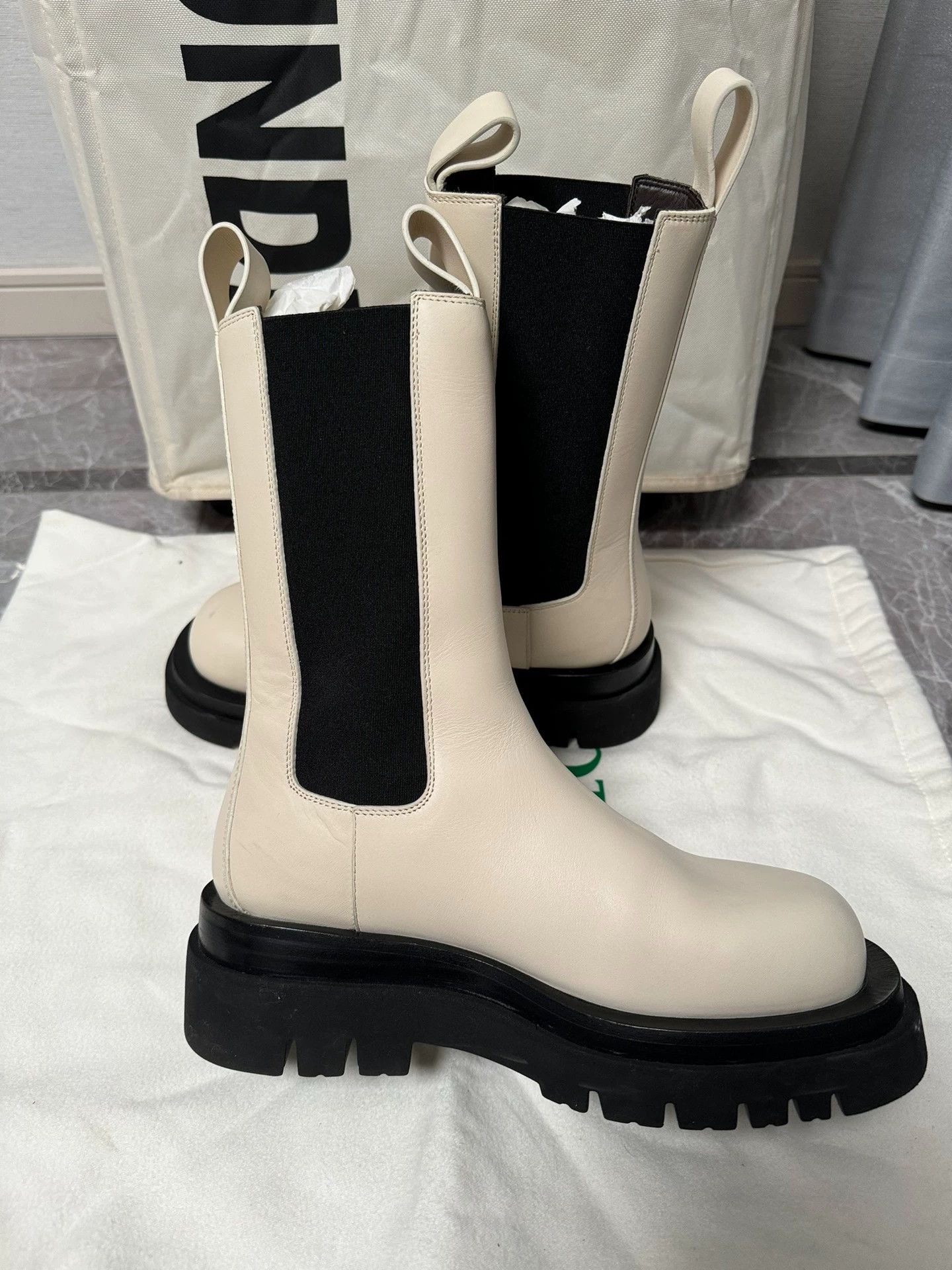 Bottega Veneta BV Black & White Chunky Chelsea Boot Size US 5.5 / IT 35.5 - 6 Thumbnail