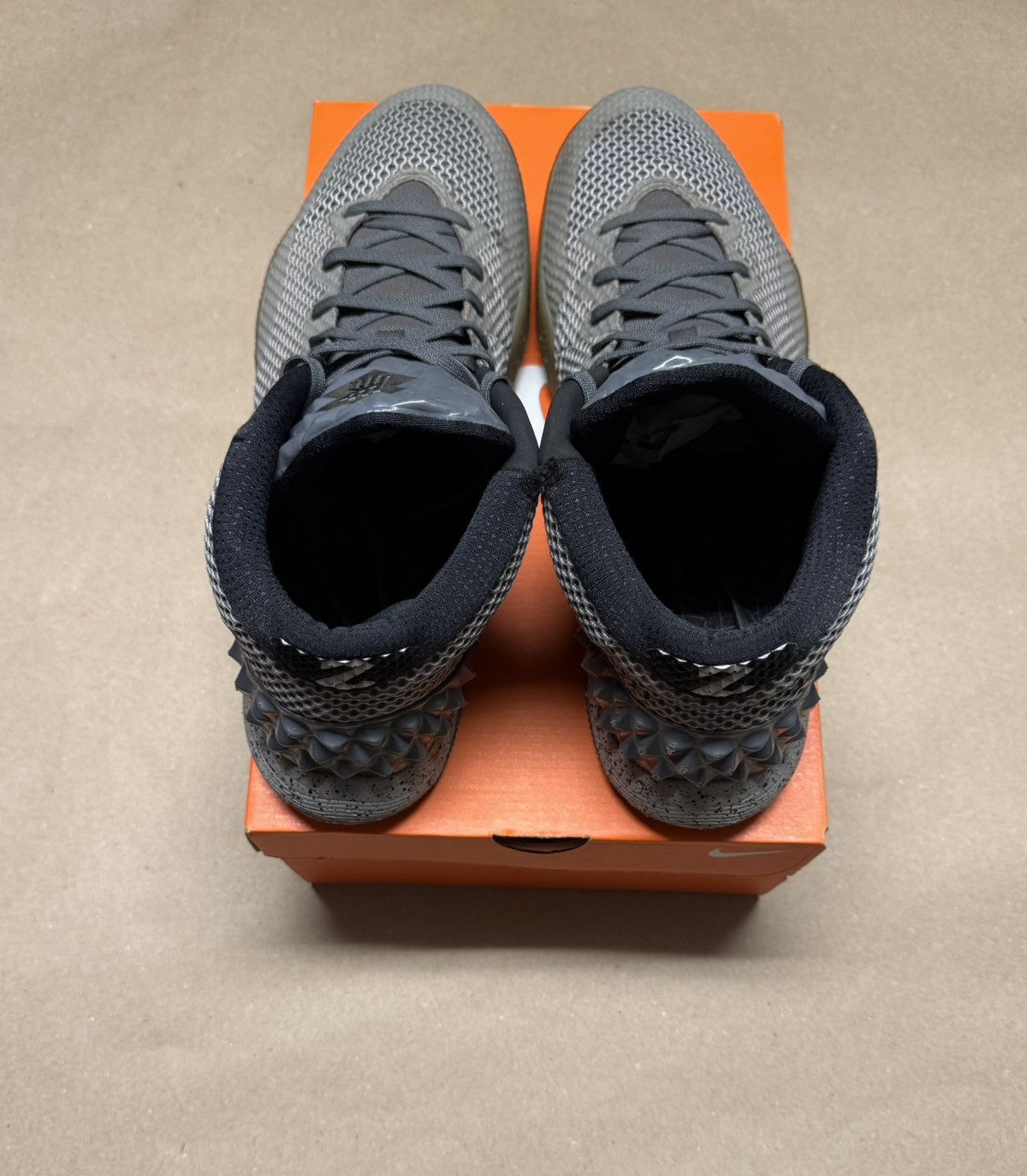 Nike Nike Kyrie 1 All Star Grey Men’s 14 Basketball Shoes Rare! Size US 14 / EU 47 - 4 Thumbnail