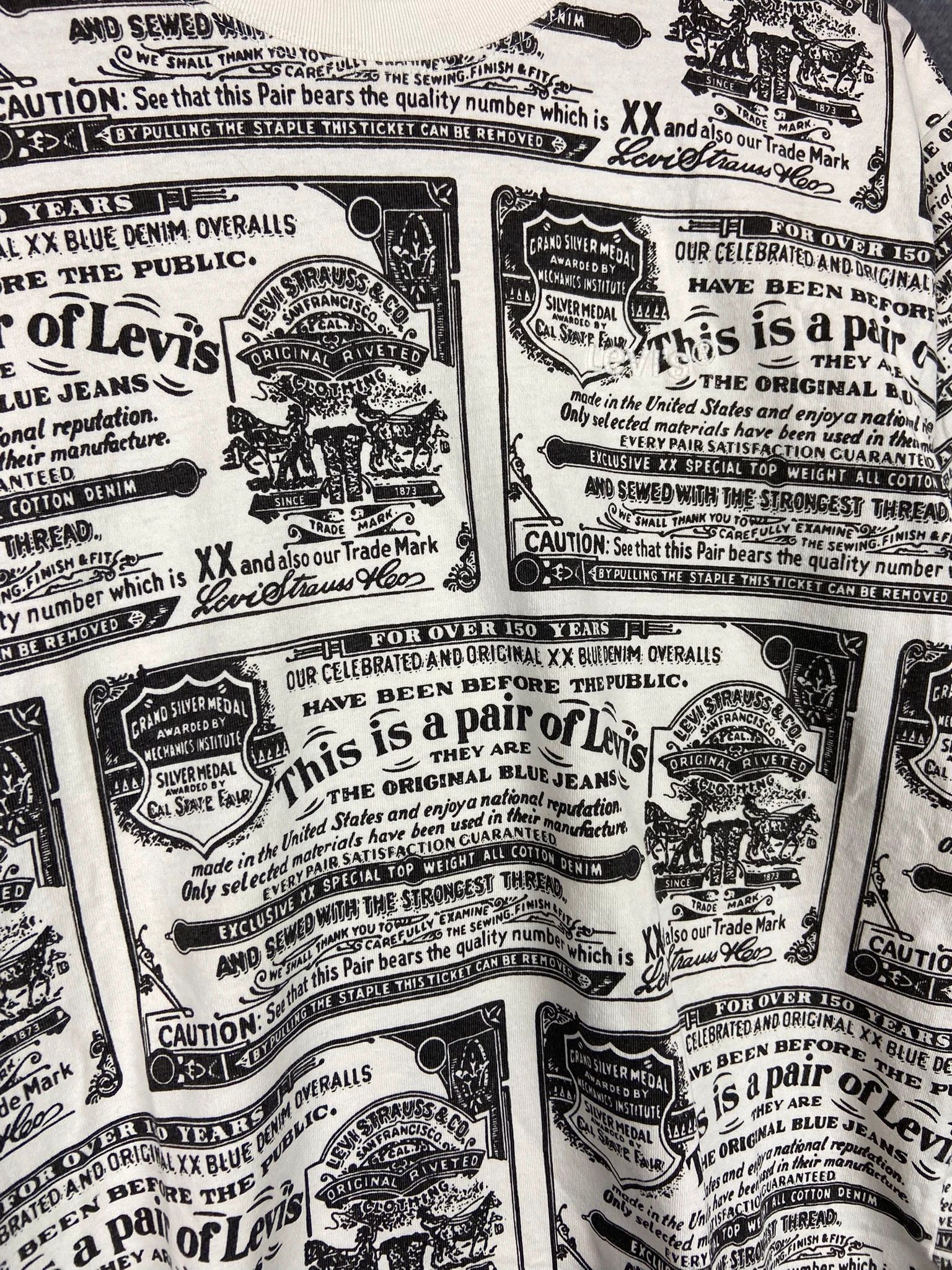 Levi's Levi’s S White Full Print Label Graphic Tee Vintage Style Size US S / EU 44-46 / 1 - 2 Thumbnail