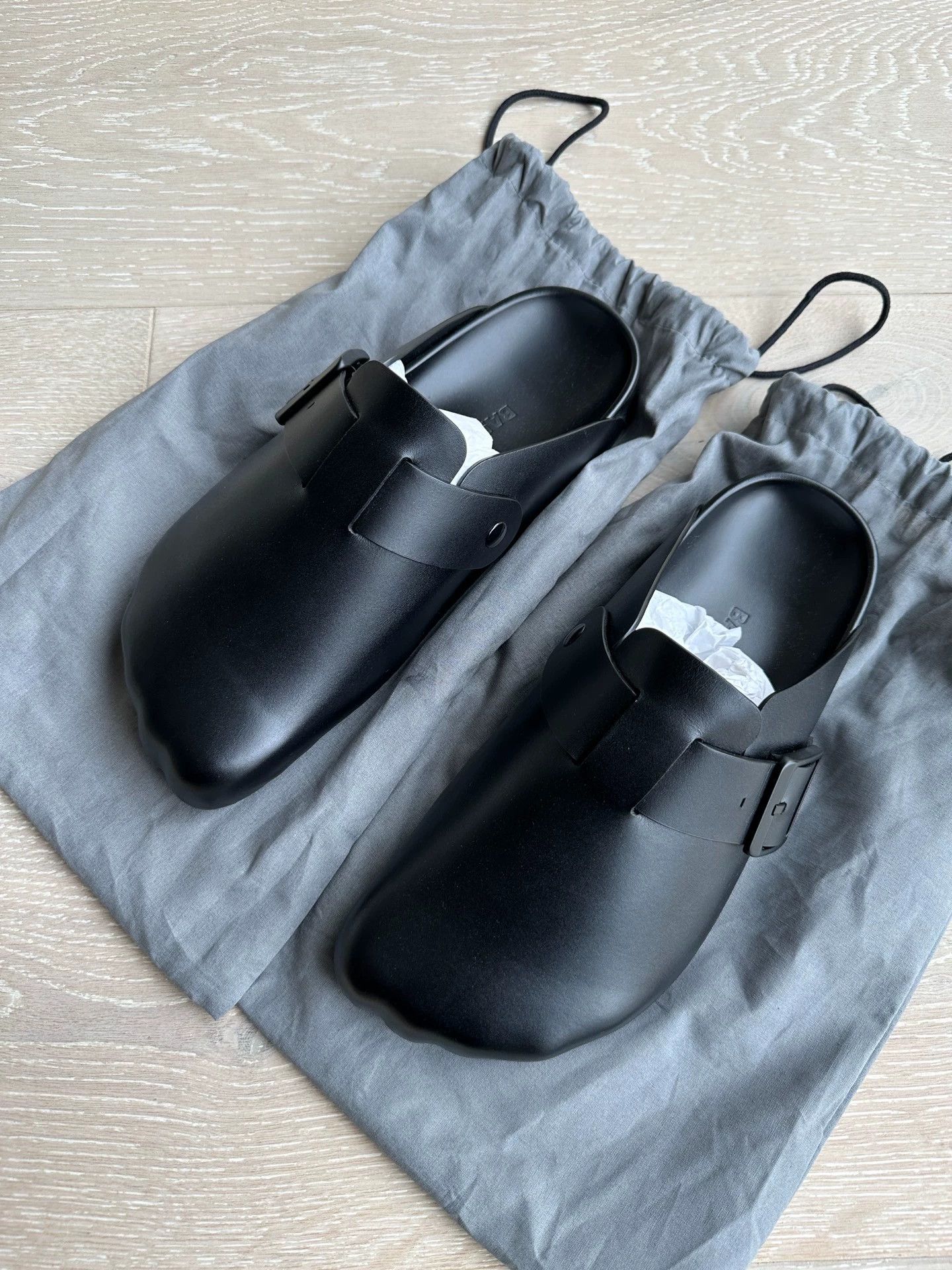Balenciaga Balenciaga Five-toe Shiny Calfskin Slipper 43 Size US 10 / EU 43 - 1 Thumbnail