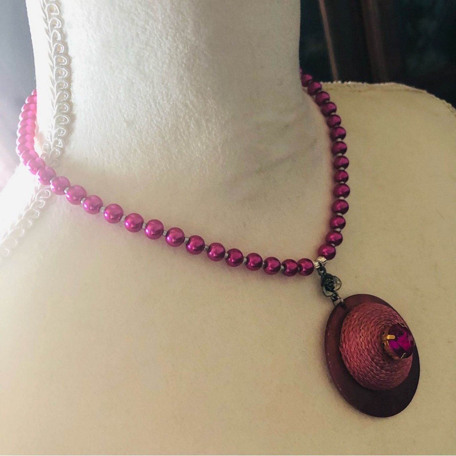 Handmade Handcrafted repurpose fuchsia pink pendant Pearl necklace Size ONE SIZE - 3 Thumbnail