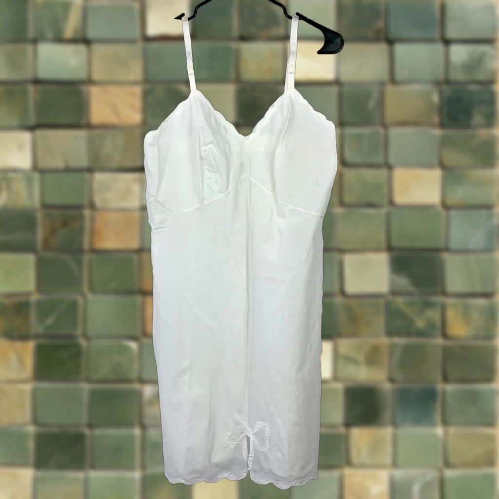 Vintage VINTAGE Movie Star White Nylon Bow Embroidered Slip 38 Size 38 White Nylon Slip 1960s Size ONE SIZE - 1 Thumbnail