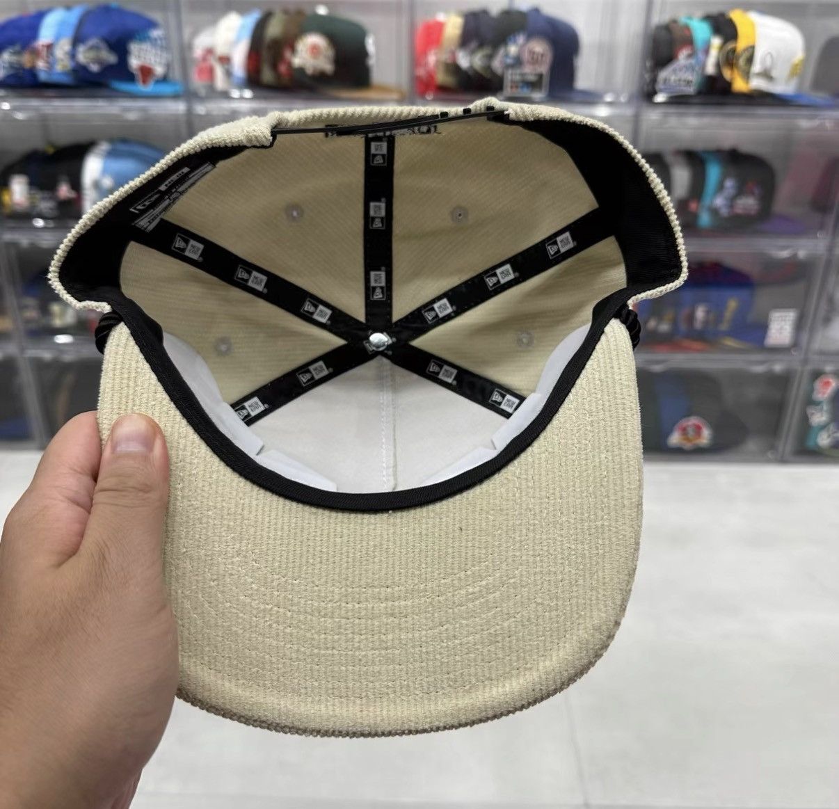 New Era New Era MILO Corduroy Flat Brim Cap J32 Size ONE SIZE - 9 Thumbnail
