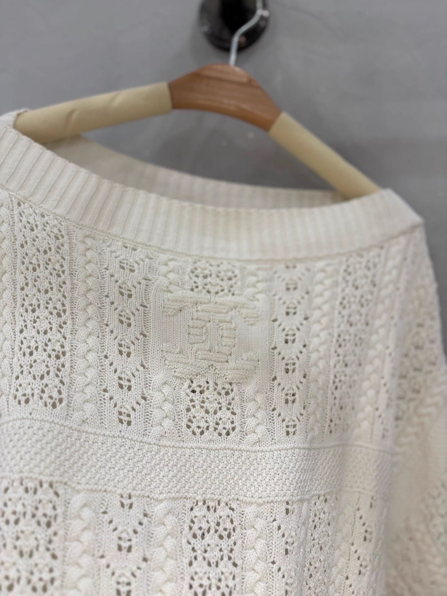 Chanel Chanel 24 Coco Beach White Logo Knit Top 36 Size XS / US 0-2 / IT 36-38 - 2 Thumbnail