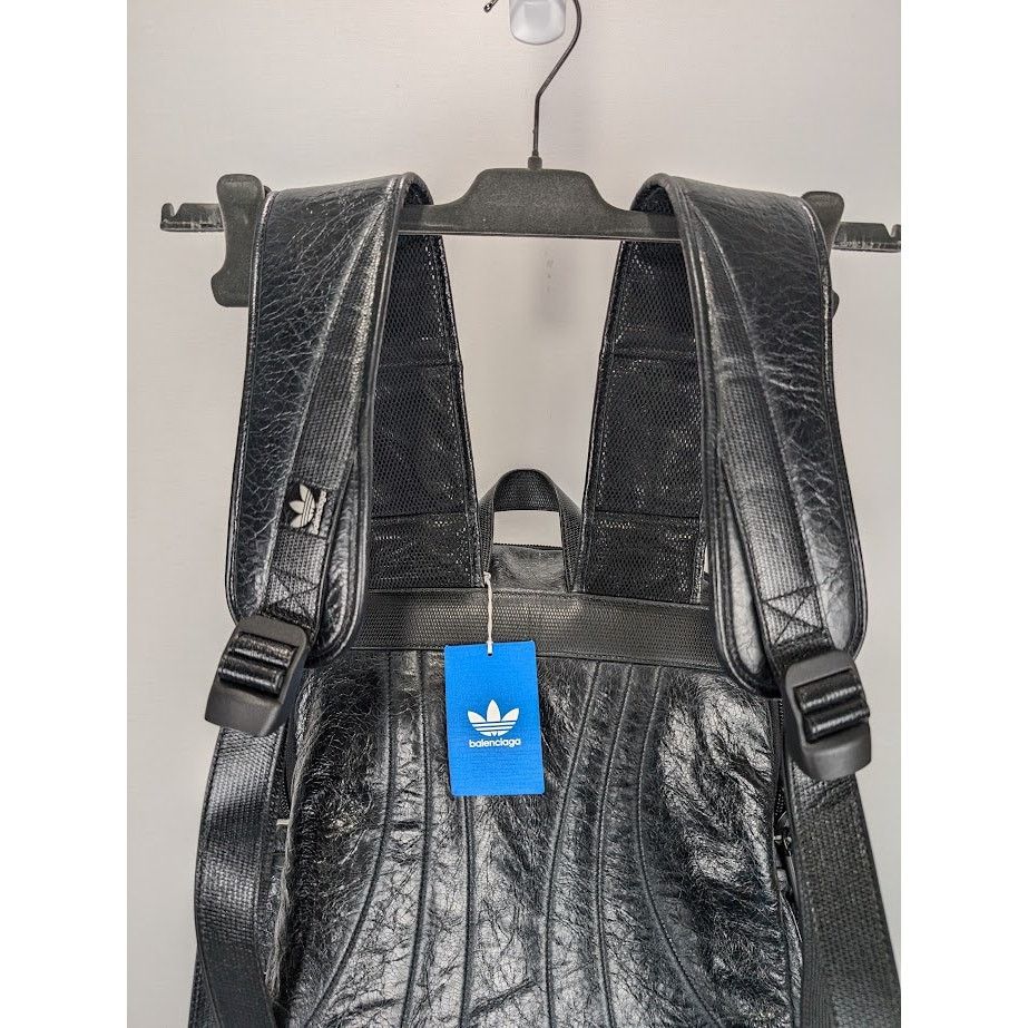 Adidas × Balenciaga o1rshd1 Q:2 /Size:L /Aged Arena Lamb Tonal Backpack in Black Size ONE SIZE - 18 Thumbnail