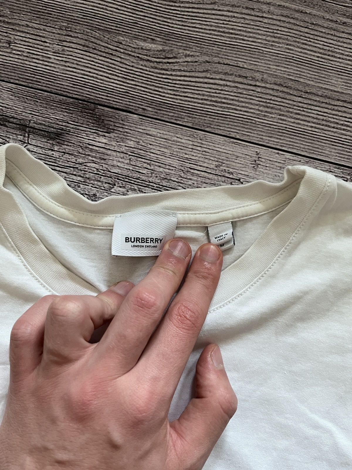 Burberry Burberry Fawn Print T-Shirt – “They Do Not Love” Quote Size US M / EU 48-50 / 2 - 3 Thumbnail