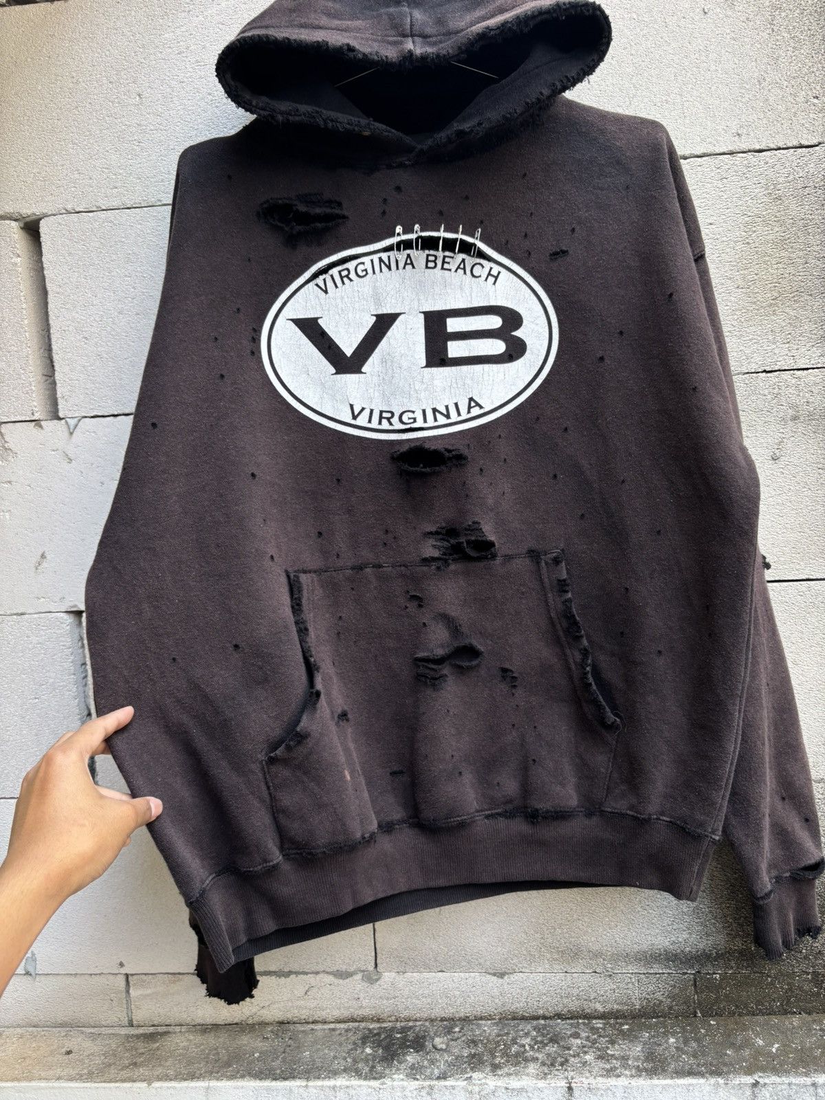 Vintage Thrashed Virginia Beach Faded Distressed Hoodie Size US XL / EU 56 / 4 - 13 Thumbnail