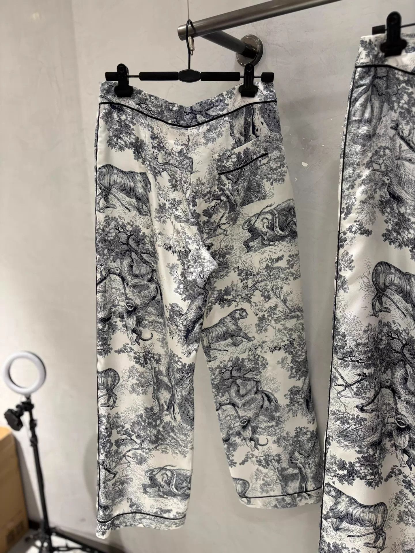Dior Dior Jungle Ink Blue 100% Silk NOS Pants 36 Size 26" / US 2 / IT 38 - 5 Thumbnail