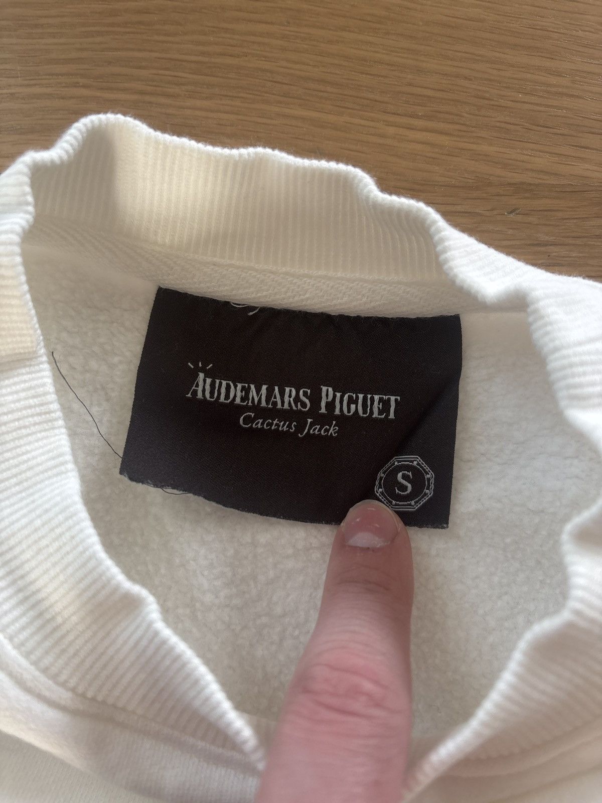 Audemars Piguet × Travis Scott Travis Scott Audemars Piguet Vintage Crewneck Size US S / EU 44-46 / 1 - 5 Thumbnail