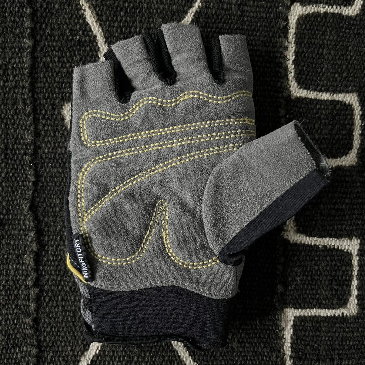 Nike Vintage Nike Fingerless Gloves Size ONE SIZE - 3 Thumbnail