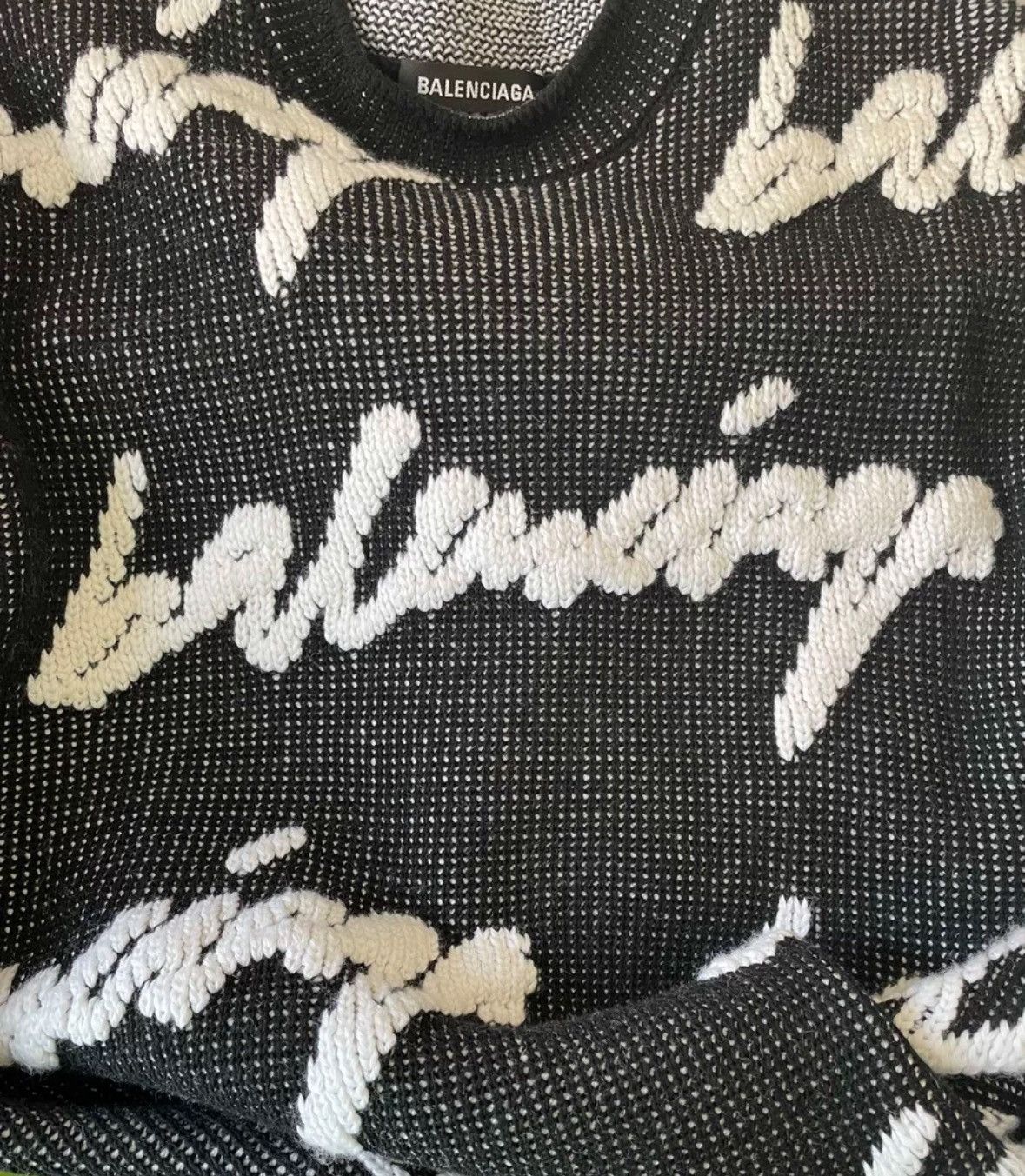 Balenciaga Balenciaga relief sweater2412-Nextarrow Size US S / EU 44-46 / 1 - 3 Thumbnail