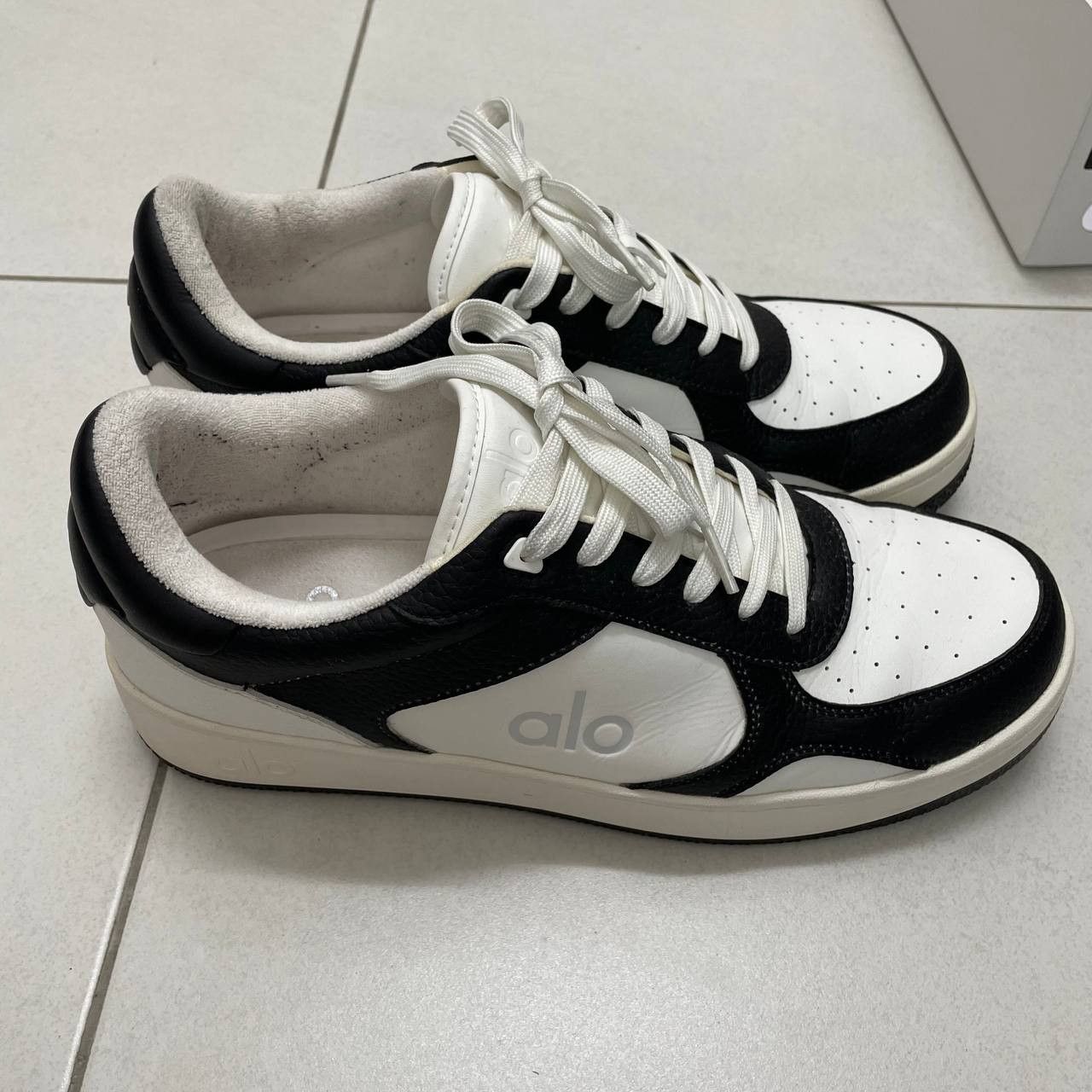 Alo ⭐️SALES⭐️ [11US] ALO YOGA SNEAKERS RECOVERY MODE BLACK WHITE Size US 11 / EU 44 - 9 Thumbnail