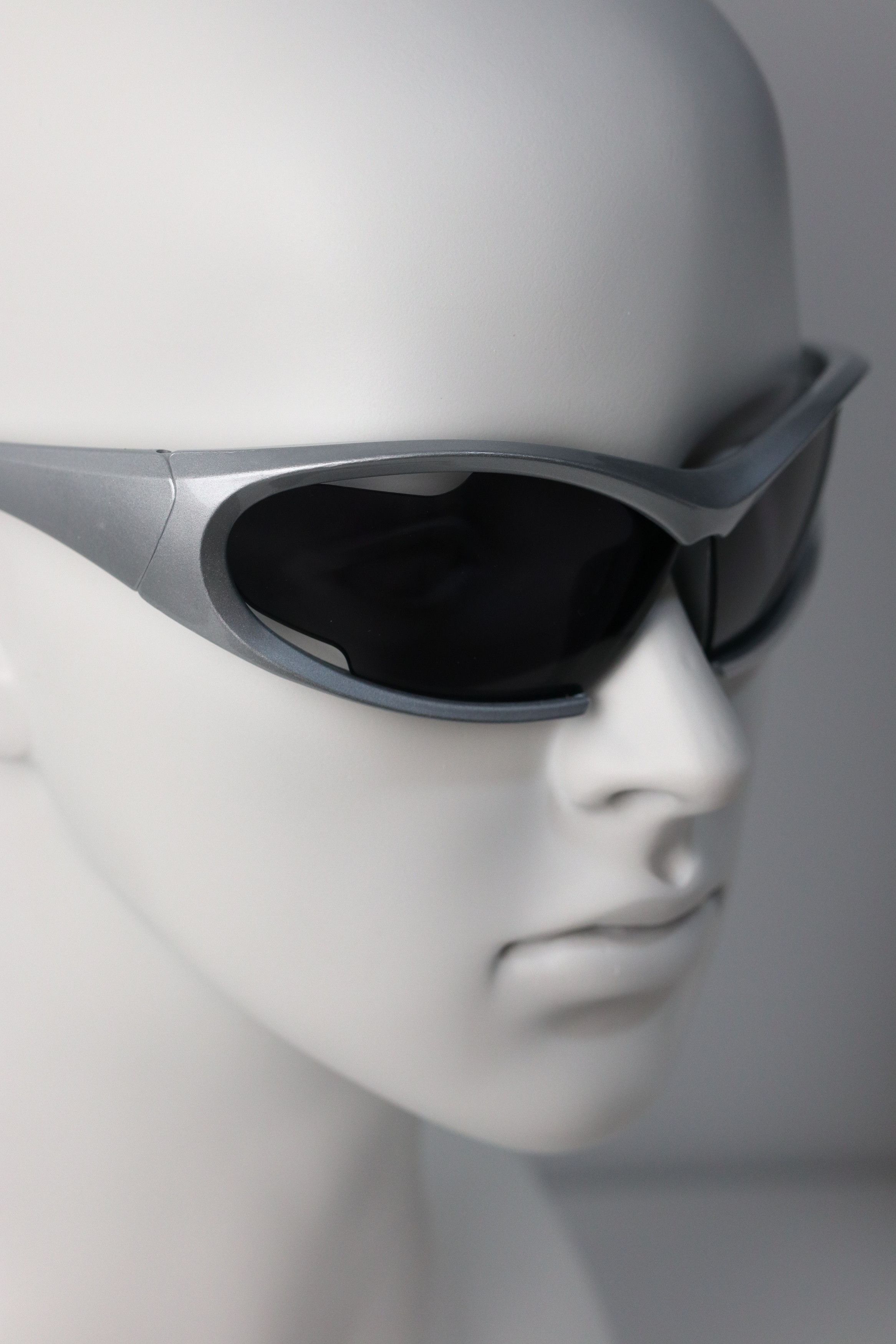 Japanese Brand Y2k Avant Garde Futuristic Silver Sunglasses Unisex OS Size ONE SIZE - 6 Thumbnail