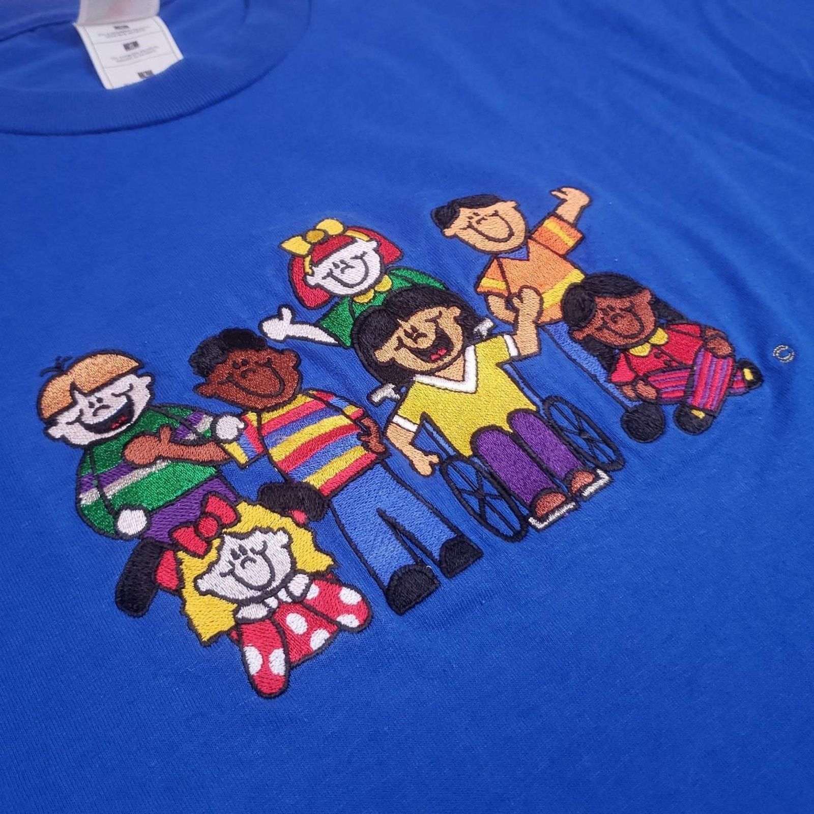Vintage Vintage 90s Embroidered Diversity Friendship School T Shirt Size US L / EU 52-54 / 3 - 3 Thumbnail