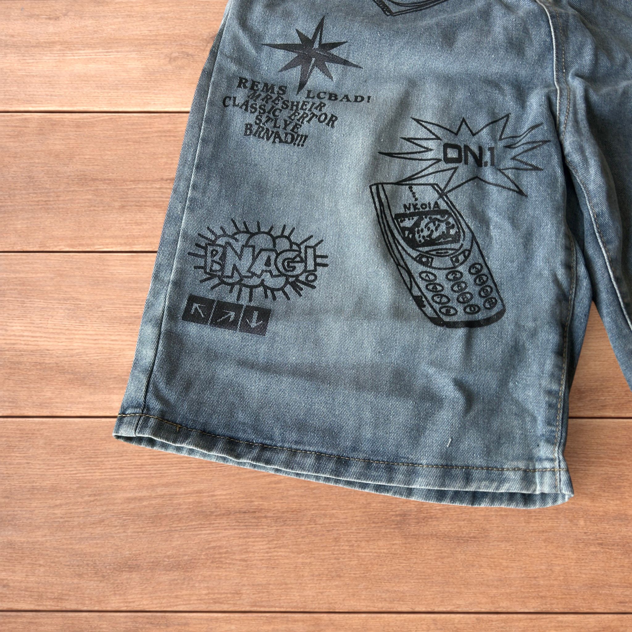 Japanese Brand Baggy wide leg denim shorts jorts with graphic in blue. Size US 34 / EU 50 - 5 Thumbnail