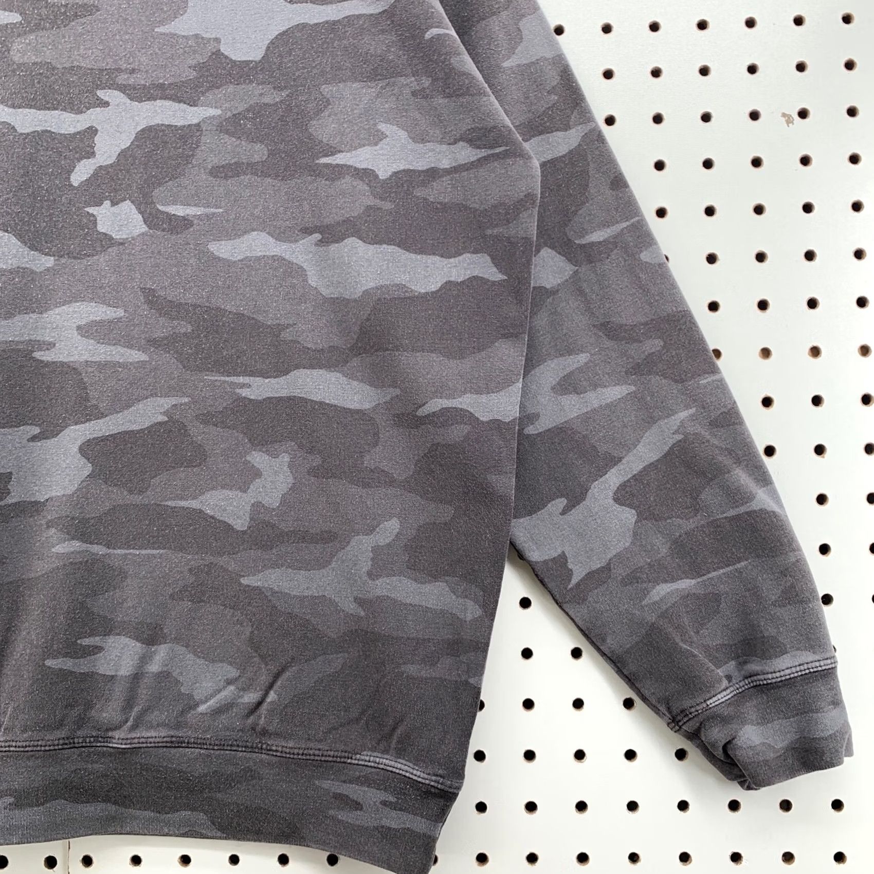 Athleta Athleta Sweatshirt Womens Small Gray Camouflage Crewneck Pullover Shirt Size S / US 4 / IT 40 - 5 Thumbnail