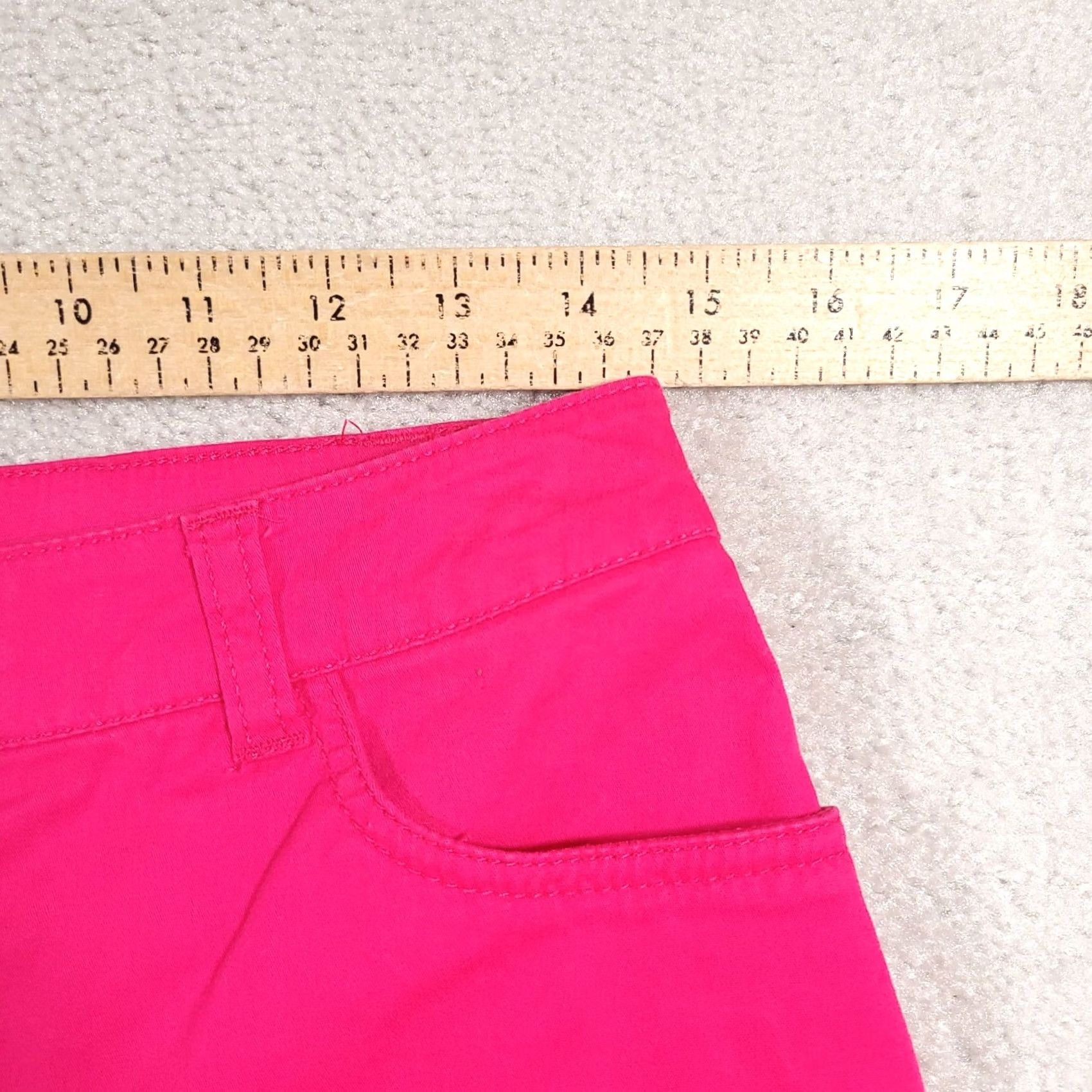 Croft & Barrow Croft & Barrow Capri Pants Women's 4 Bright Pink Stretch Casual Mid Rise Size 27" / US 4 / IT 40 - 7 Thumbnail