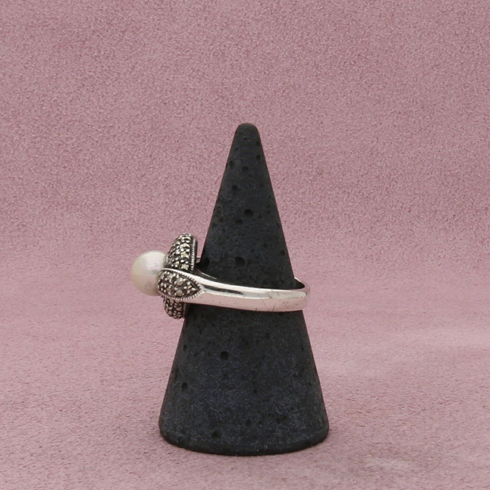 Sterling Silver sterling silver marcasite studded pearl ring size 7 Size ONE SIZE - 4 Thumbnail