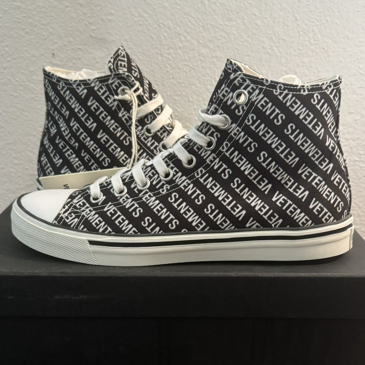 Vetements VETEMENTS Black High-Top Canvas Sneaker (FW/18) Size US 8 / EU 41 - 2 Thumbnail