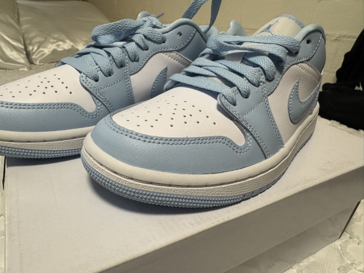 Nike WMNS AIR JORDAN 1 LOW Size US 6 / IT 36 - 3 Thumbnail