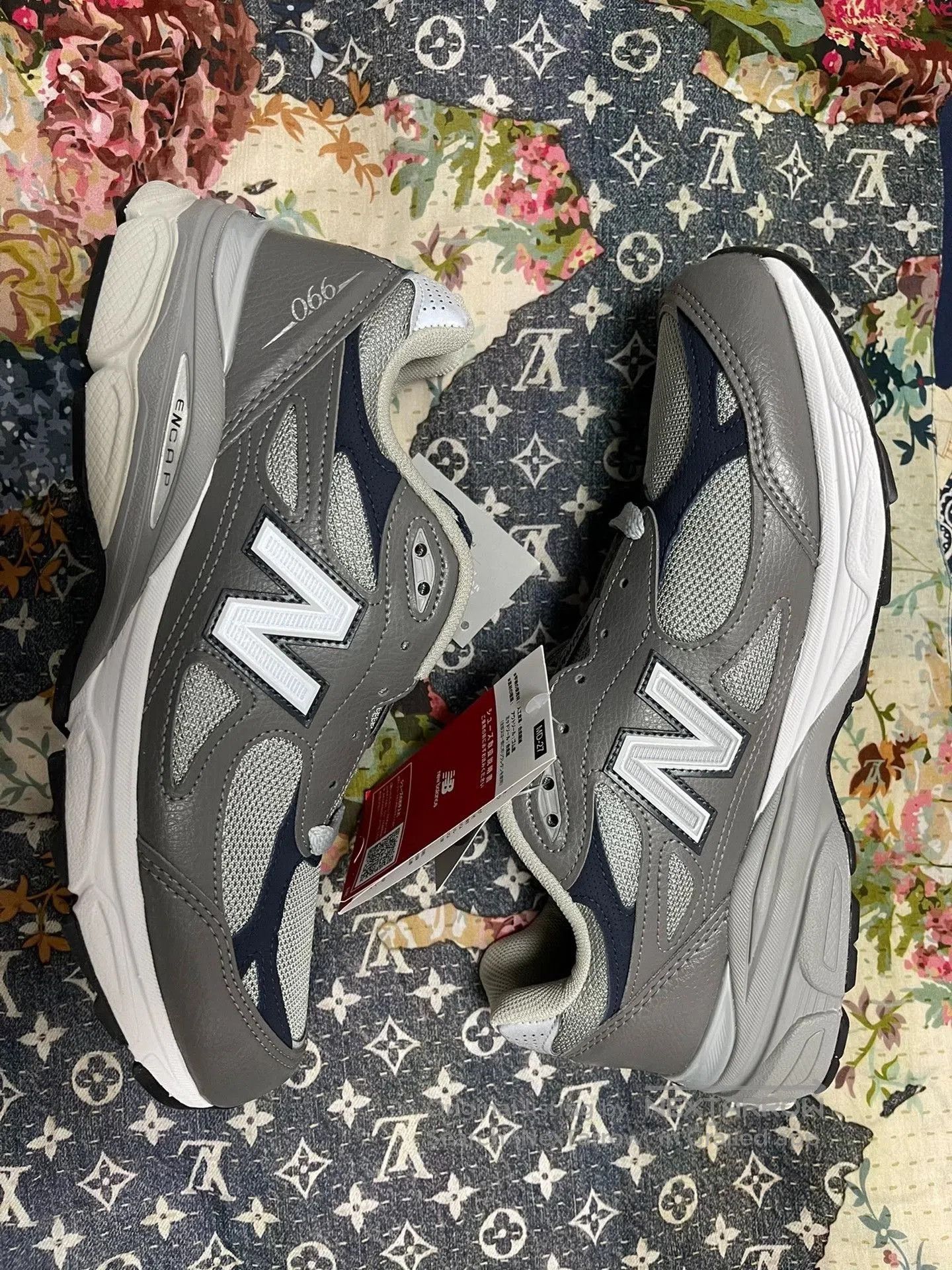 New Balance New Balance Men's M990GJ3 Running Shoes. Size US 8 / EU 41 - 2 Thumbnail