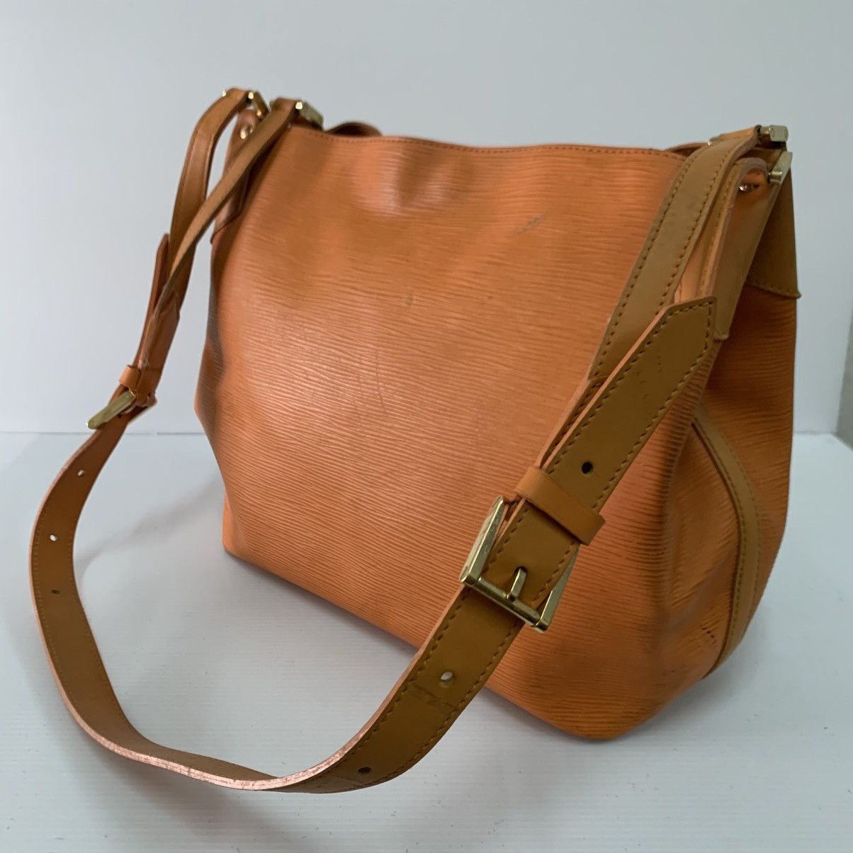 Louis Vuitton Louis Vuitton Epi Leather Bucket Bag Size ONE SIZE - 6 Thumbnail
