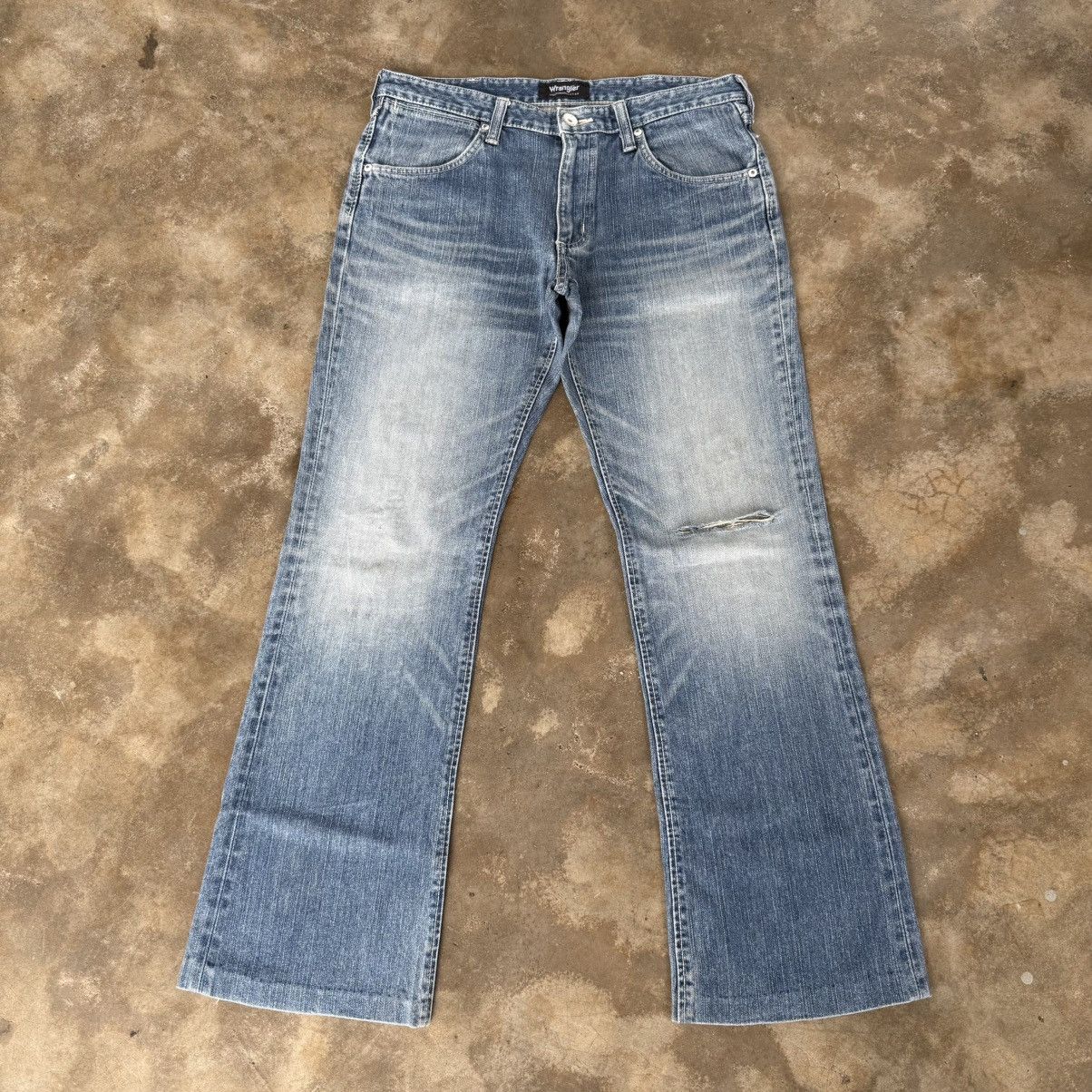 Wrangler VINTAGE WRANGLER FLARE LIGHT WASH DENIM JEANS PANTS Size US 33 - 1 Thumbnail