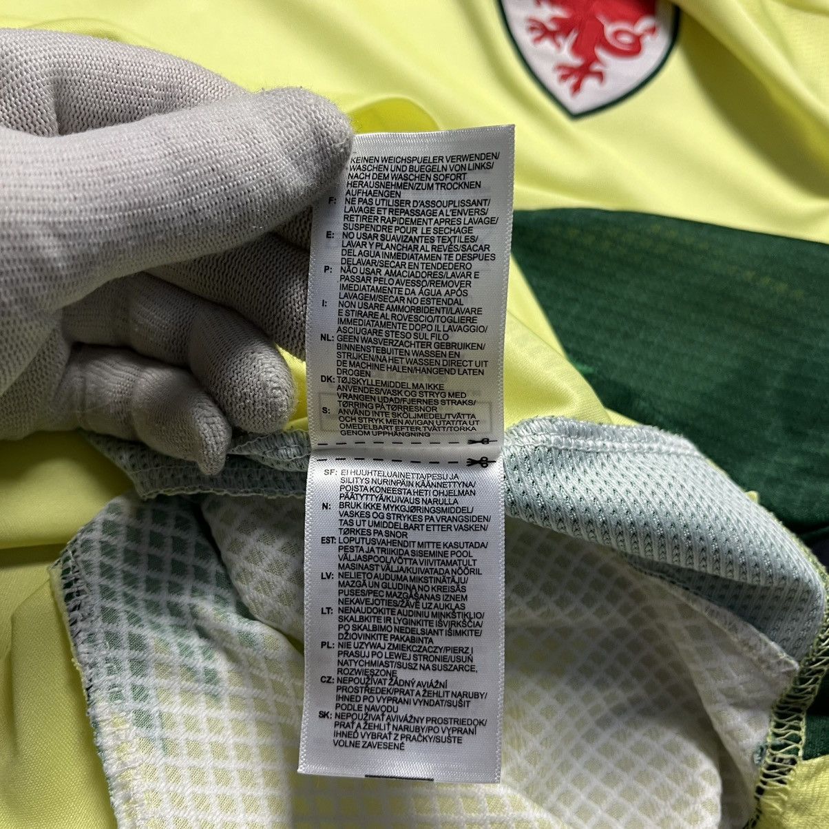 Adidas Adidas Wales 2024/2025 Home Soccer Jersey Football Blokecore Size US M / EU 48-50 / 2 - 8 Thumbnail