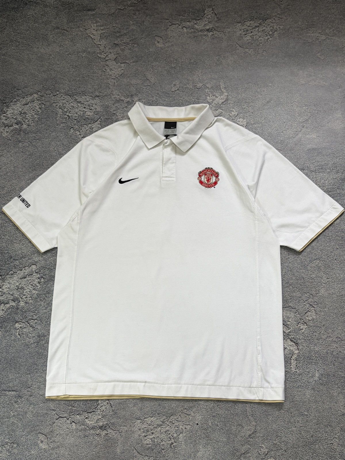 Nike Vintage 2005 Manchester United Nike Shirt XL Red Devils Top Size US XL / EU 56 / 4 - 1 Thumbnail